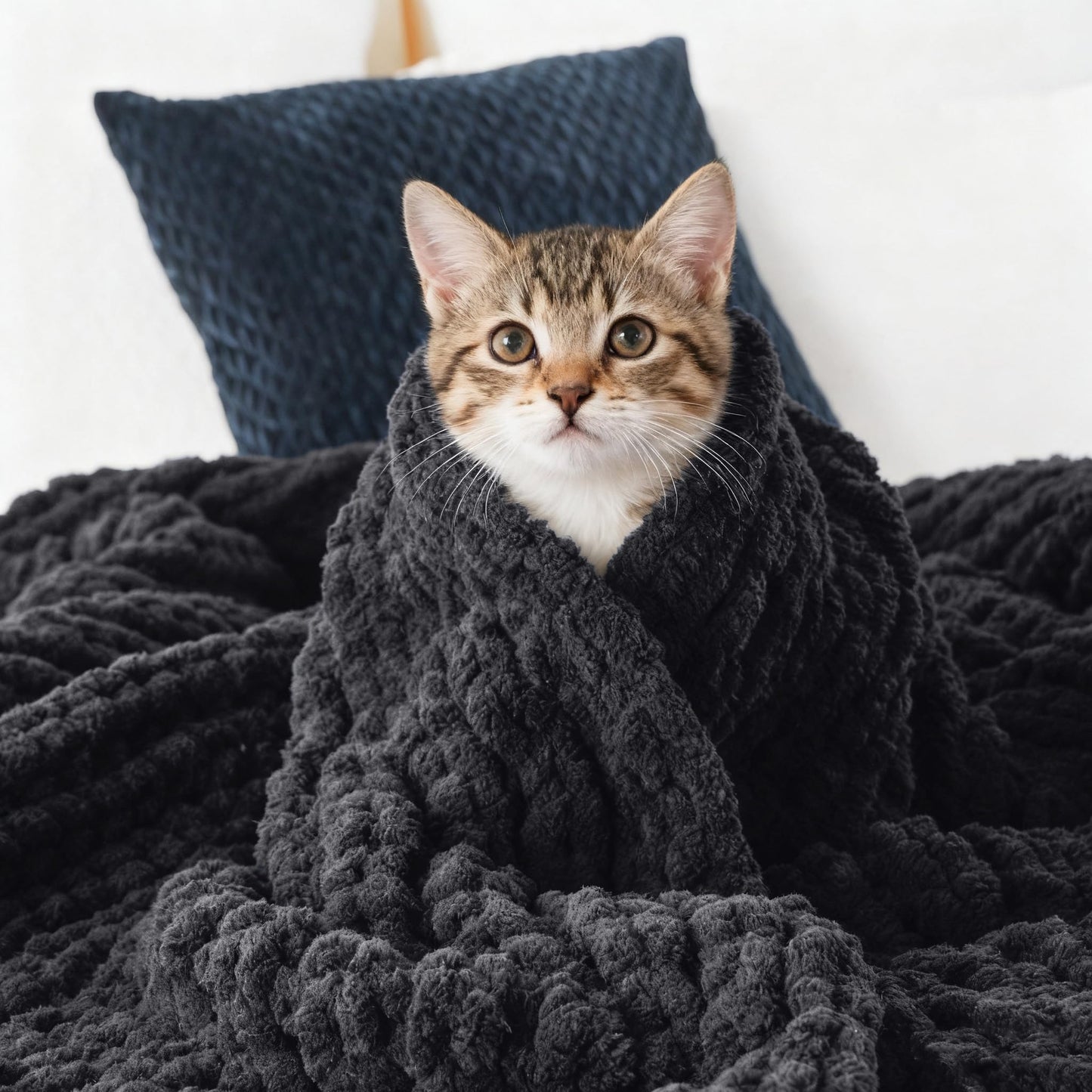 Battilo Chunky Knit Throw Blanket, Soft and Thick Chenille Throw Blanket, 50"x60" Handmade Cable Knit Crochet Blanket, Dark Grey Knot Knitted Throw Blankets for Couch Sofa Bed Home Decor