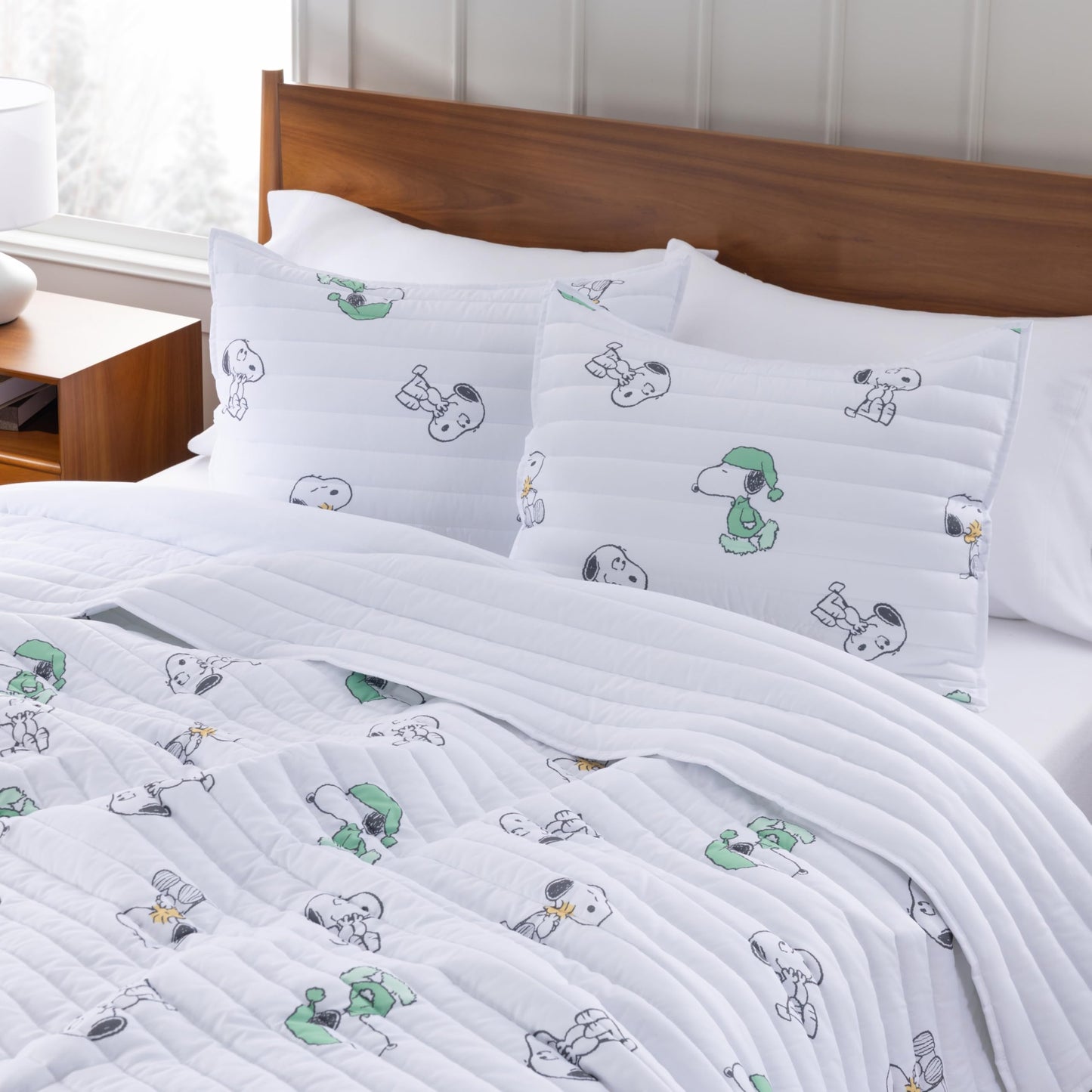 Berkshire Peanuts® Microfiber Quilt Set, Officially Licensed Snoopy & Woodstock, Ultra Soft Lightweight Coverlet with 1 Sham, All-Season Bedding for Bedroom(Twin/TwinXL, Snoopy's Cuddly Dreams White)