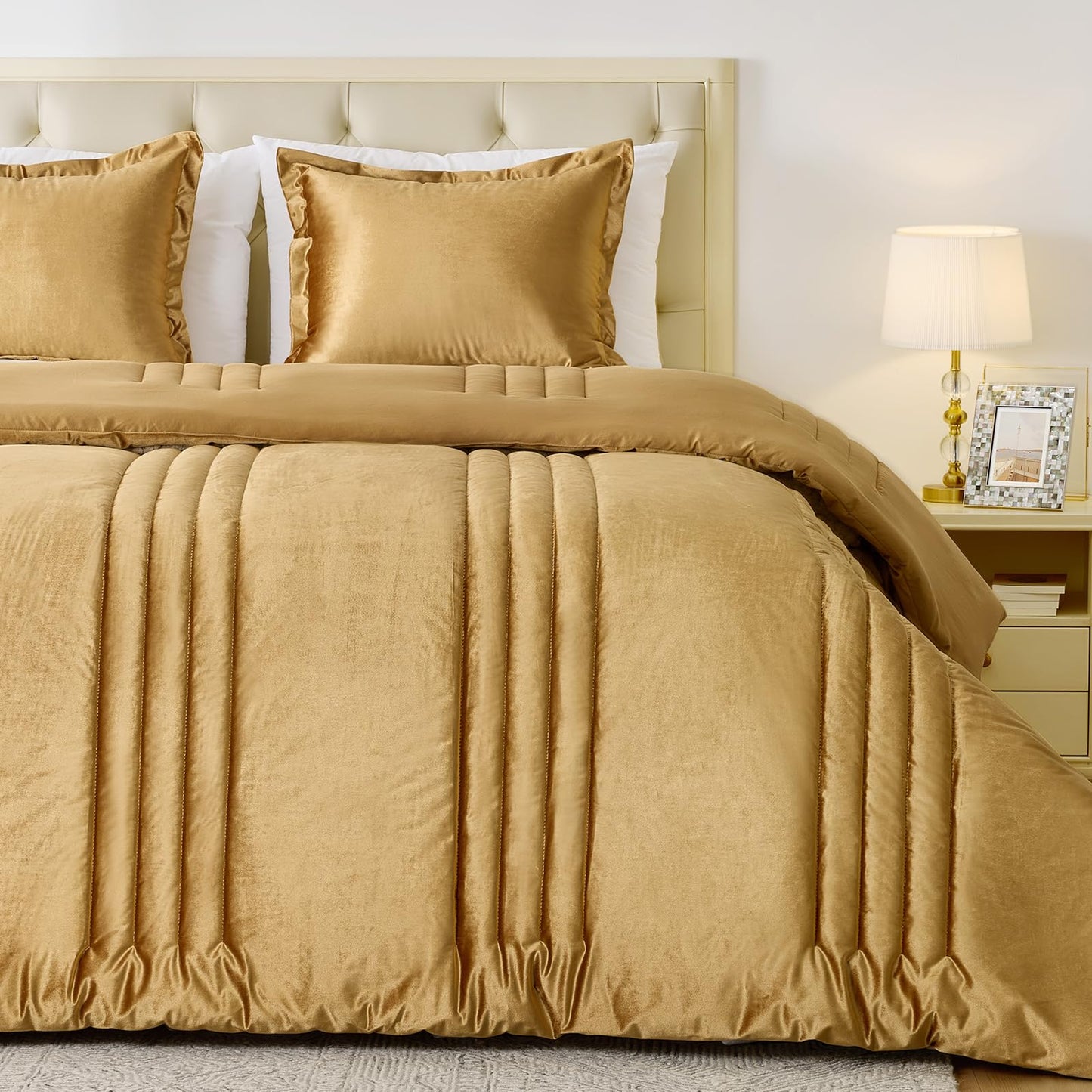 MUSSEL Bedding Comforter Set Queen Size 3 Pieces-Luxury Shiny Gold Striped Lightweight Bedroom Comforter Queen Size,Soft Velvet Bed Set with 2 Shams