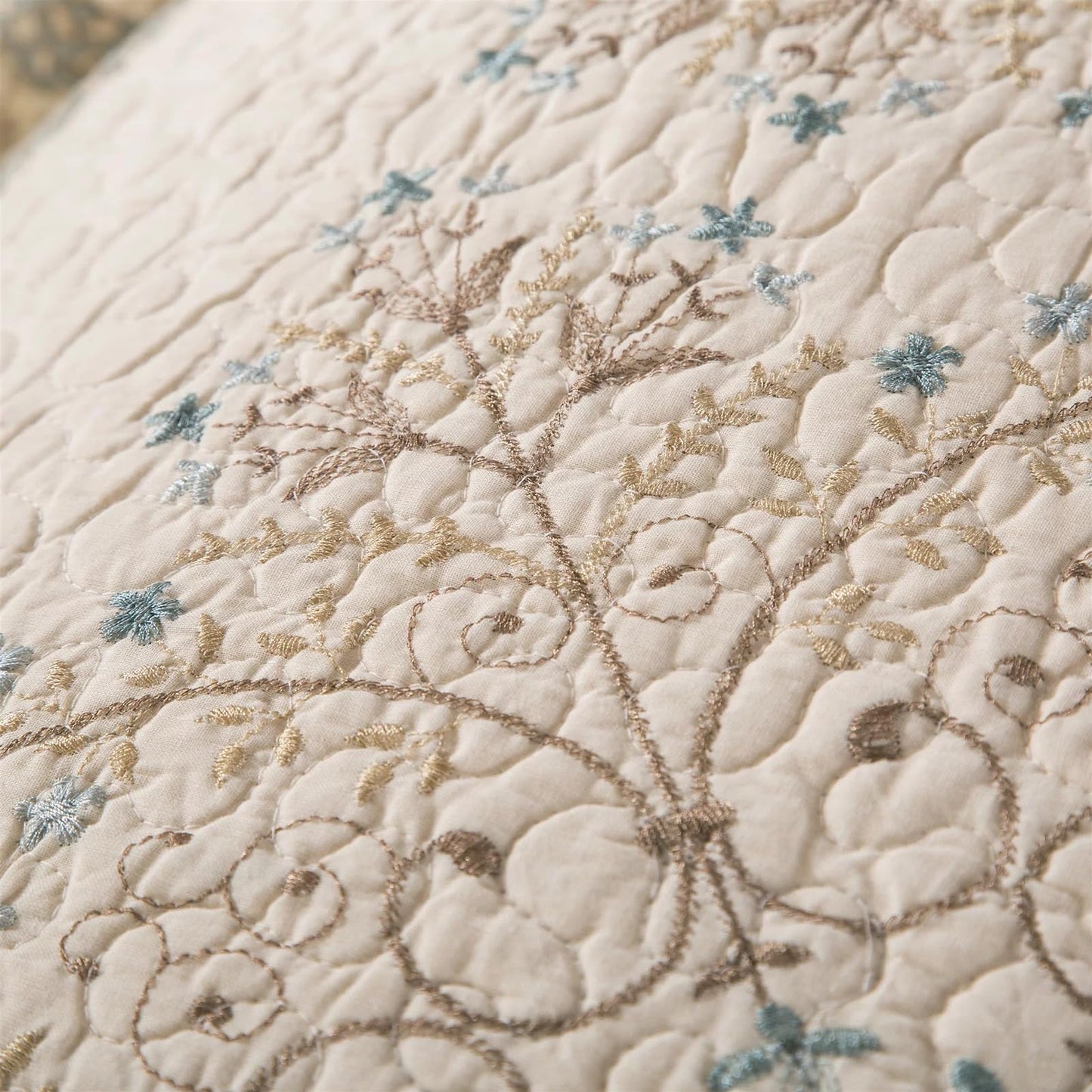 ROOMLIFE Quilt Set Queen Size 3D Floral Embroidery Pattern 3-Piece Cotton Reversible Quilted Embroidered Decorative Bedspreads Coverlet Bedding Set, Lightweight &Soft, All Season(86.6" X 94.4")