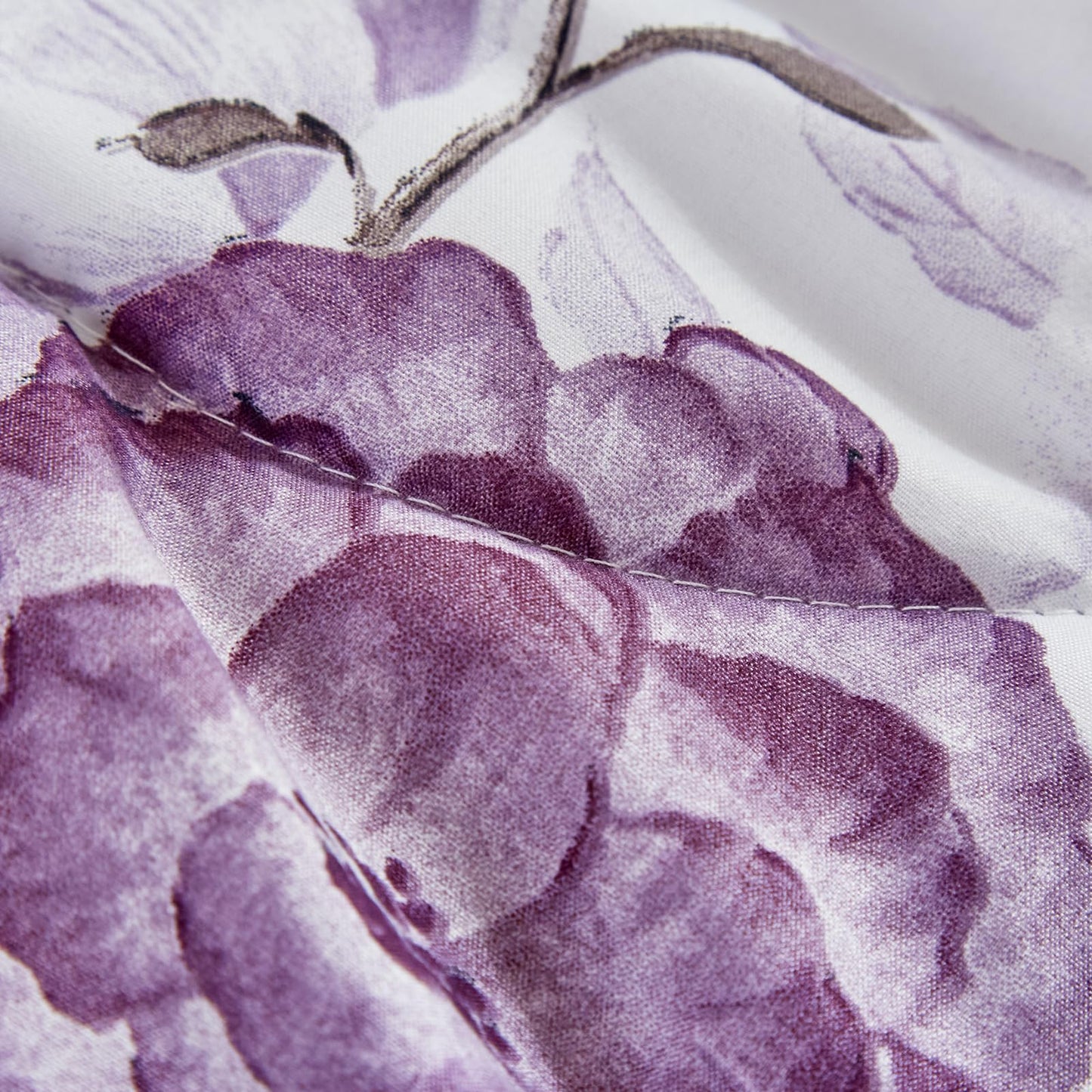 Purple Flower Bed in a Bag 7 Pieces Queen size Floral White Comforter Sheet Set Soft Microfiber Lightweight Summer Bed Set (1 Comforter 2 Pillow Shams 1 Flat Sheet 1 Fitted Sheet 2 Pillowcases)