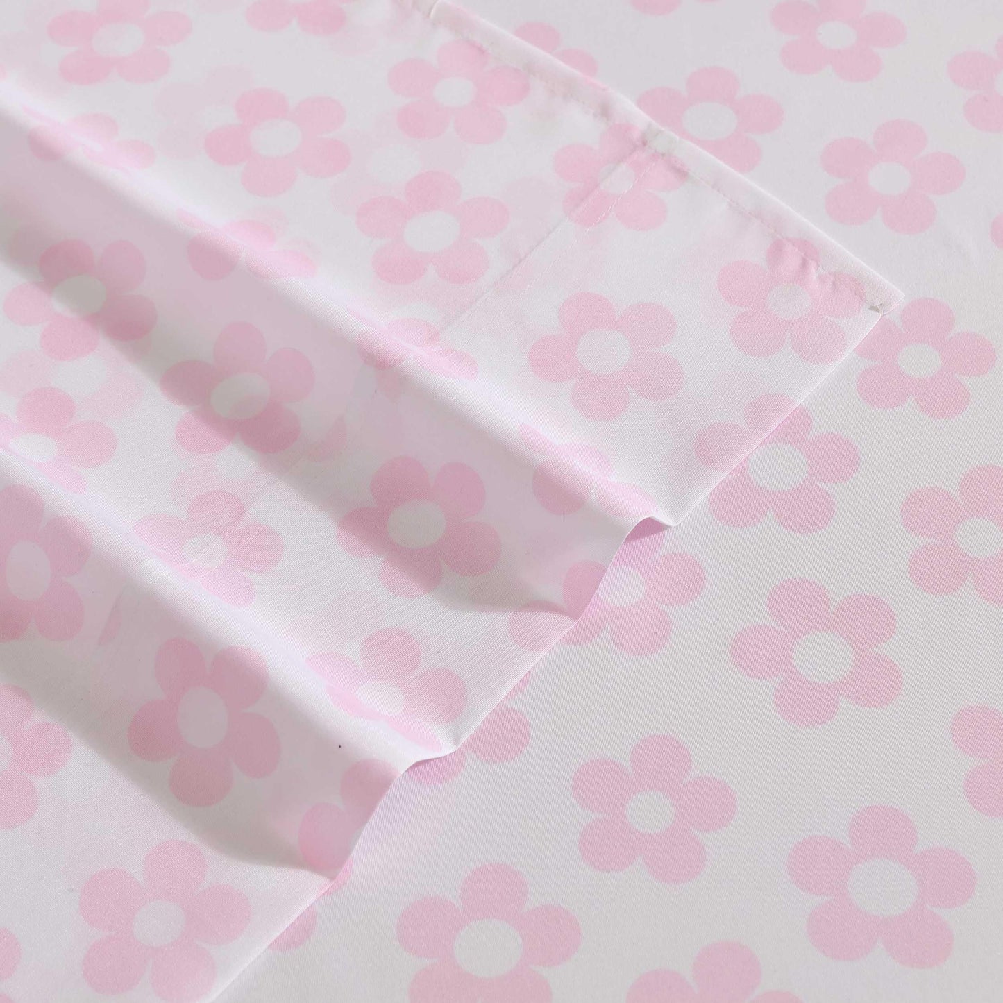 Betsey Johnson - Bed Sheets, 100% Silky Smooth Bedding with Matching Pillowcases, Stain & Wrinkle Resistant, Whimsical Inspired Home Essentials (Retro Daisy Pink, Queen)