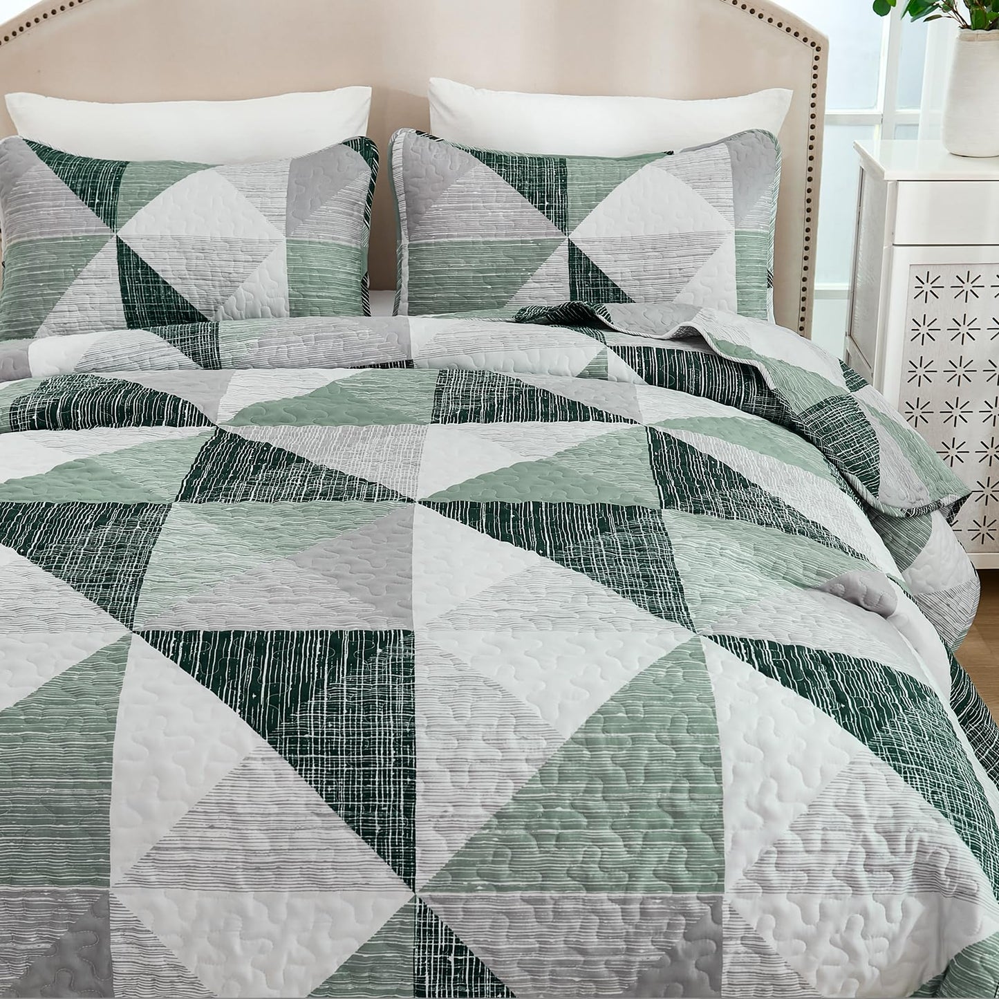 Dintszyayue Quilt Queen Size Green, 3 Pieces Patchwork Bedspread Bedding for Queen Size Bed, Soft Lightweight Microfiber Geometric Coverlet Set for All Season Quilt with 2 Pillowcases