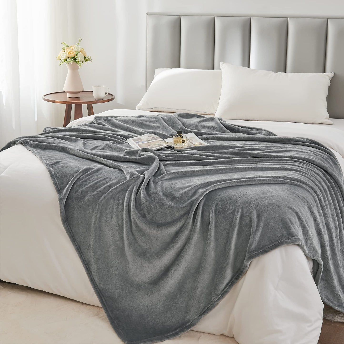 BEDELITE 2 Pieces Fleece Blankets (Black & Grey, 50"x60"), Luxury Plush Cozy Fuzzy Blankets
