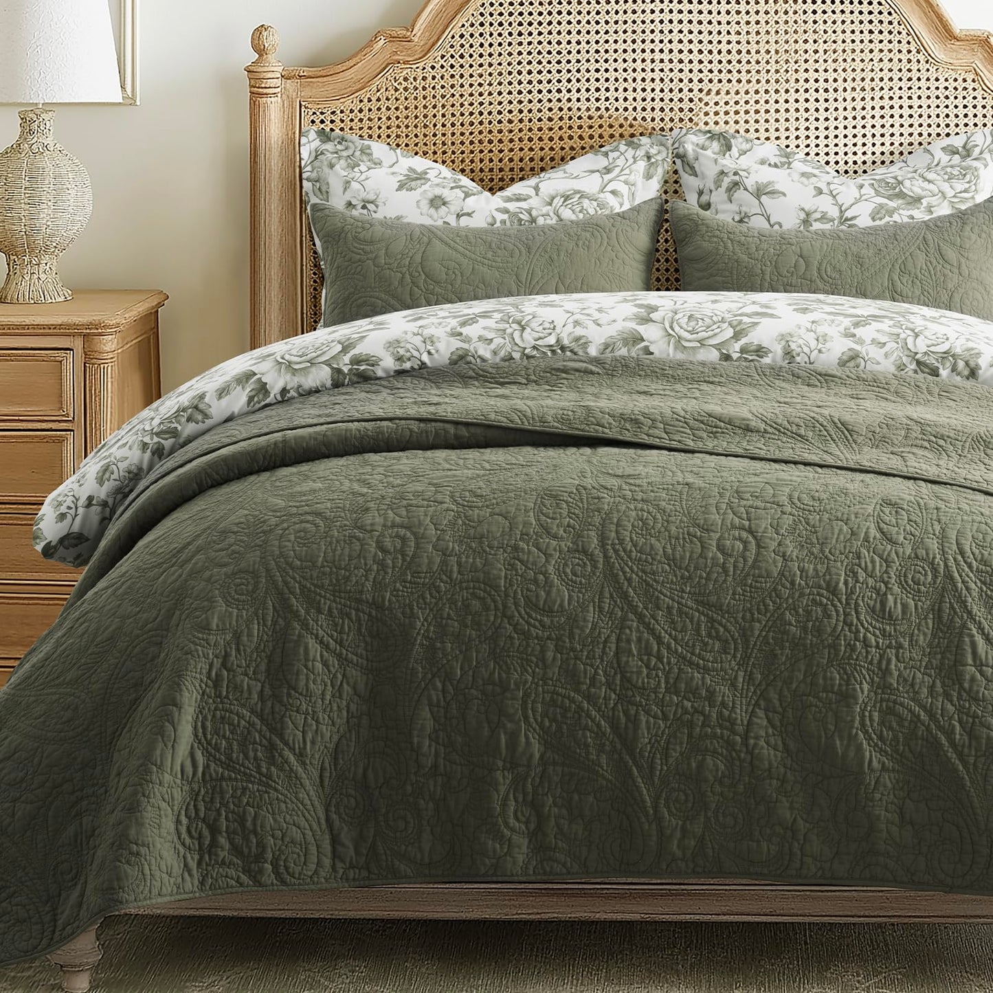 EVERGRACE 100% Cotton Paisley Quilt Set, Queen Size 3 Piece Set – Prewashed Lightweight Bedspread with 2 Shams, Soft & Breathable Matelasse-Style Quilted Coverlet, Olive Green