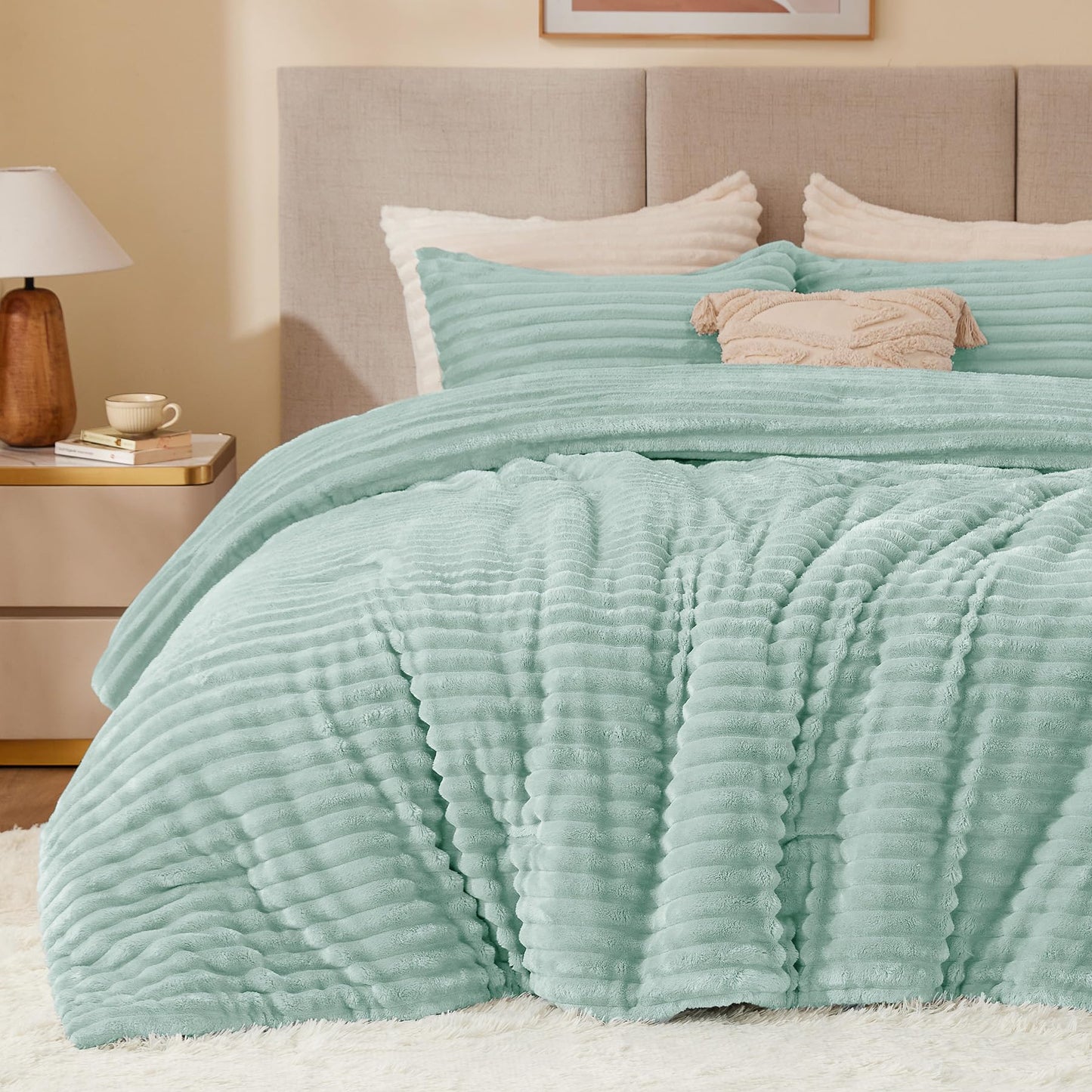BEDELITE Fleece Queen Comforter Set -Super Soft & Warm Fluffy Light Green Bedding, Luxury Fuzzy Heavy Bed Set for All Season with 2 Pillow Cases