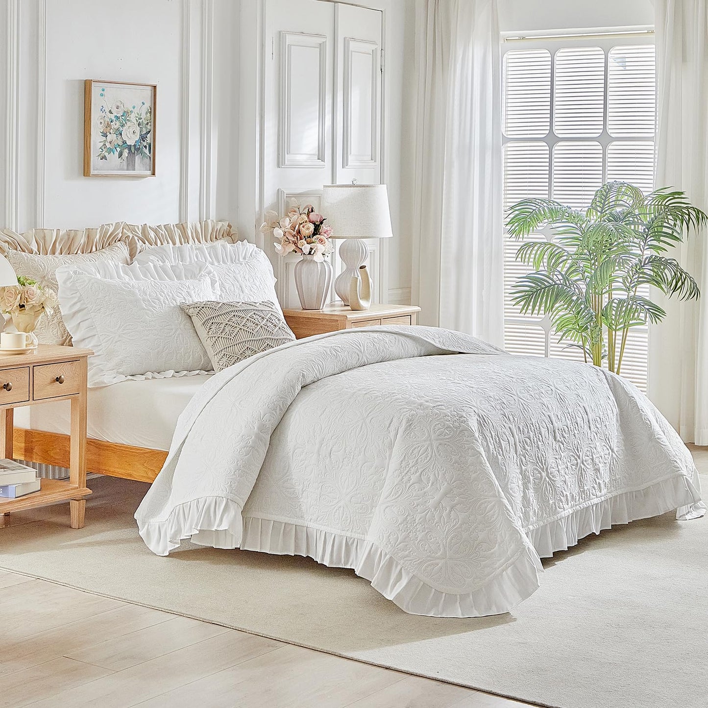 Ruffles Quilt Set Queen Size 96 * 96in - 3 Pieces Solid Shabby Chic Farmhouse Ruffled Bedding Rustic Coverlet Lightweight Fluffy Summer Oversized Bedspread with Shams for Women Men White