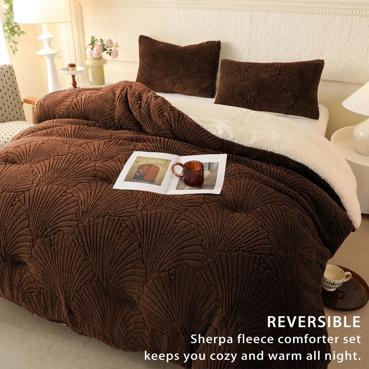 tohrisa Seashell Jacquard Sherpa Comforter Set Warm Cozy Premium Bedding 3 Pieces, King Size Geometric Pattern Quilt Comforter with 2 Pillowcases(104"X90" Coffee)