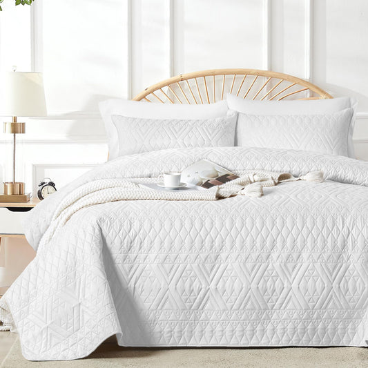 akkialla King/Cal King Size Quilt Bedding Set,White Lightweight Microfiber Soft Bedspread,Modern Style Geometric Pattern Coverlet Set for All Seasons,3 Piece(1 Quilt,2 Pillow Shams)