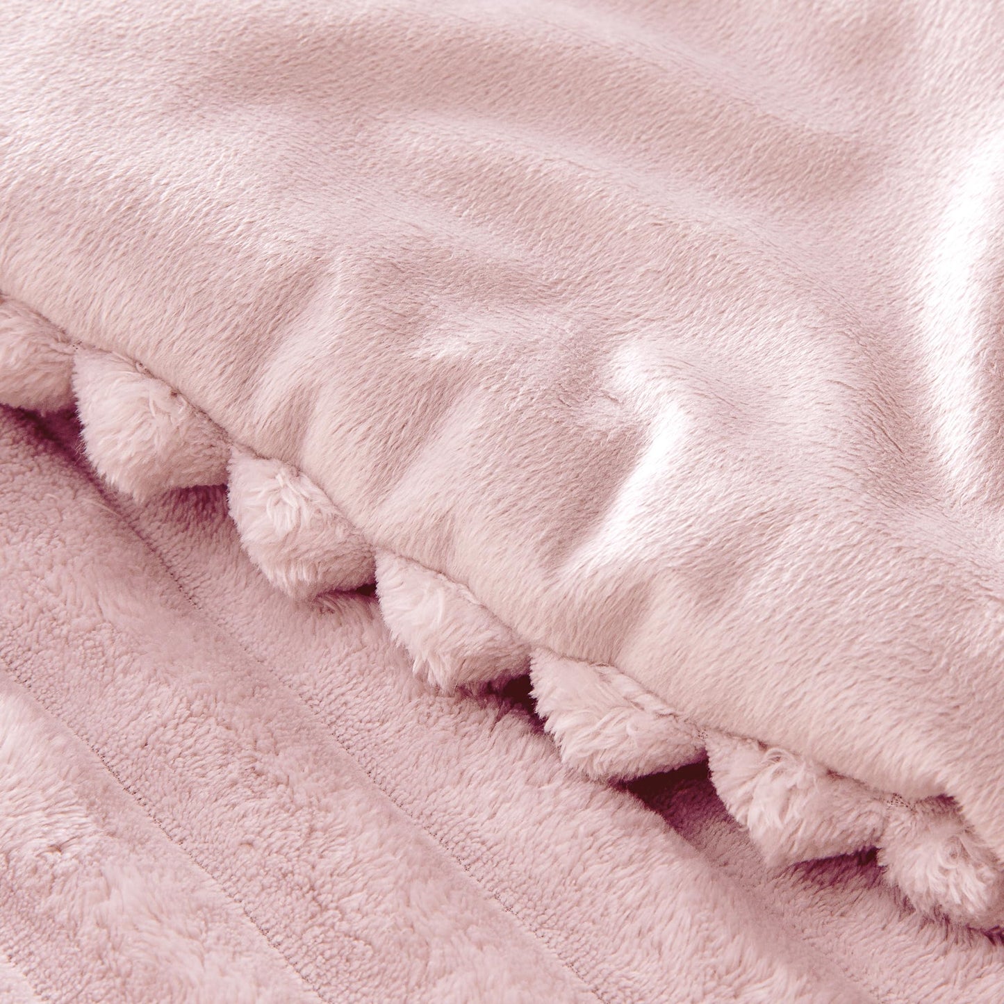 BEDELITE Fleece Queen Comforter Set -Super Soft & Warm Fluffy Pink Bedding, Luxury Fuzzy Heavy Bed Set for All Season with 2 Pillow Cases