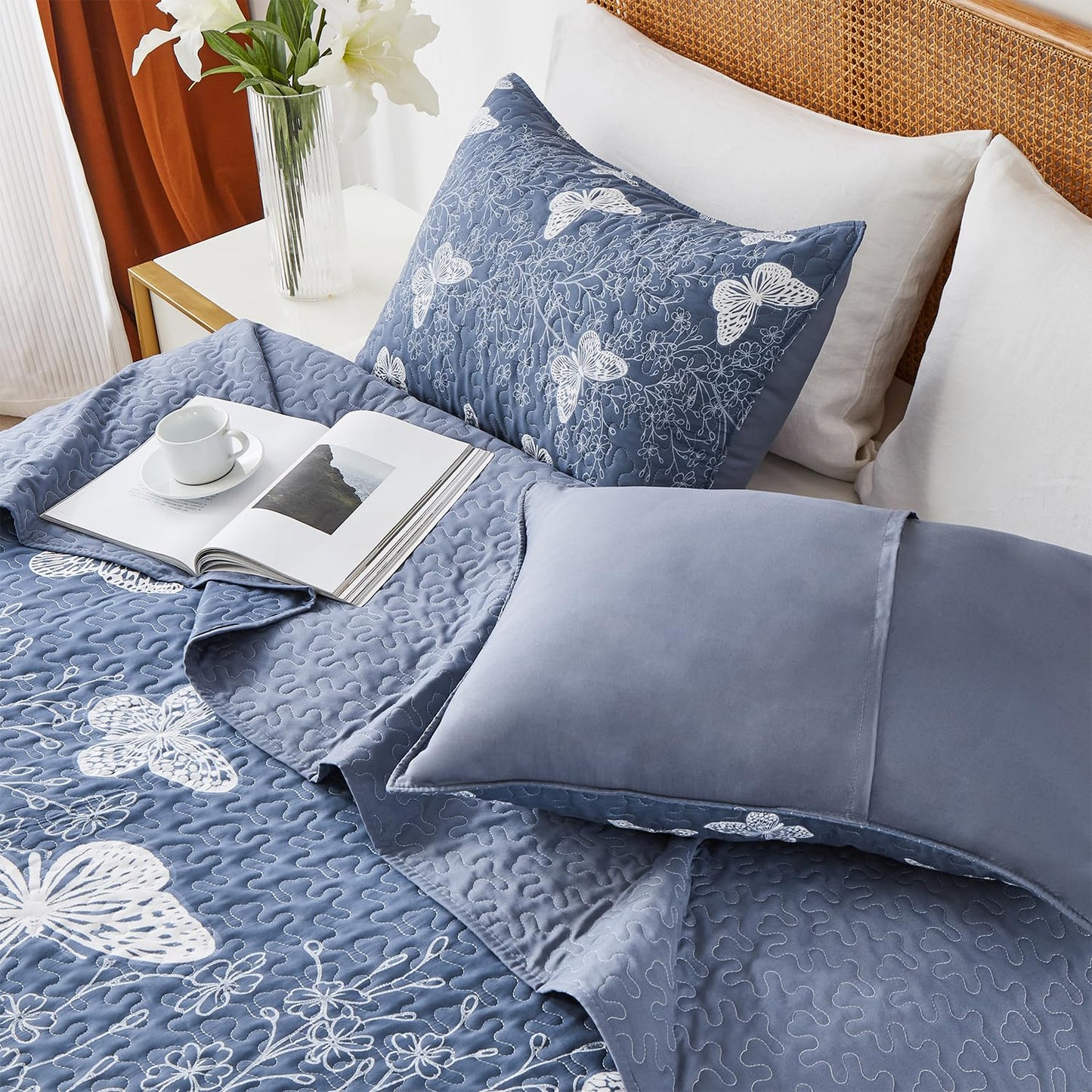 Yogeneg Full Queen Size Quilt Set,White Butterfly Botanical Pattern Blush Grey Bedding Set,3 Piece Lightweight Soft Summer Bedspread Coverlet with 2 PIillow Sham for All Season(Butterfly,90"x96")