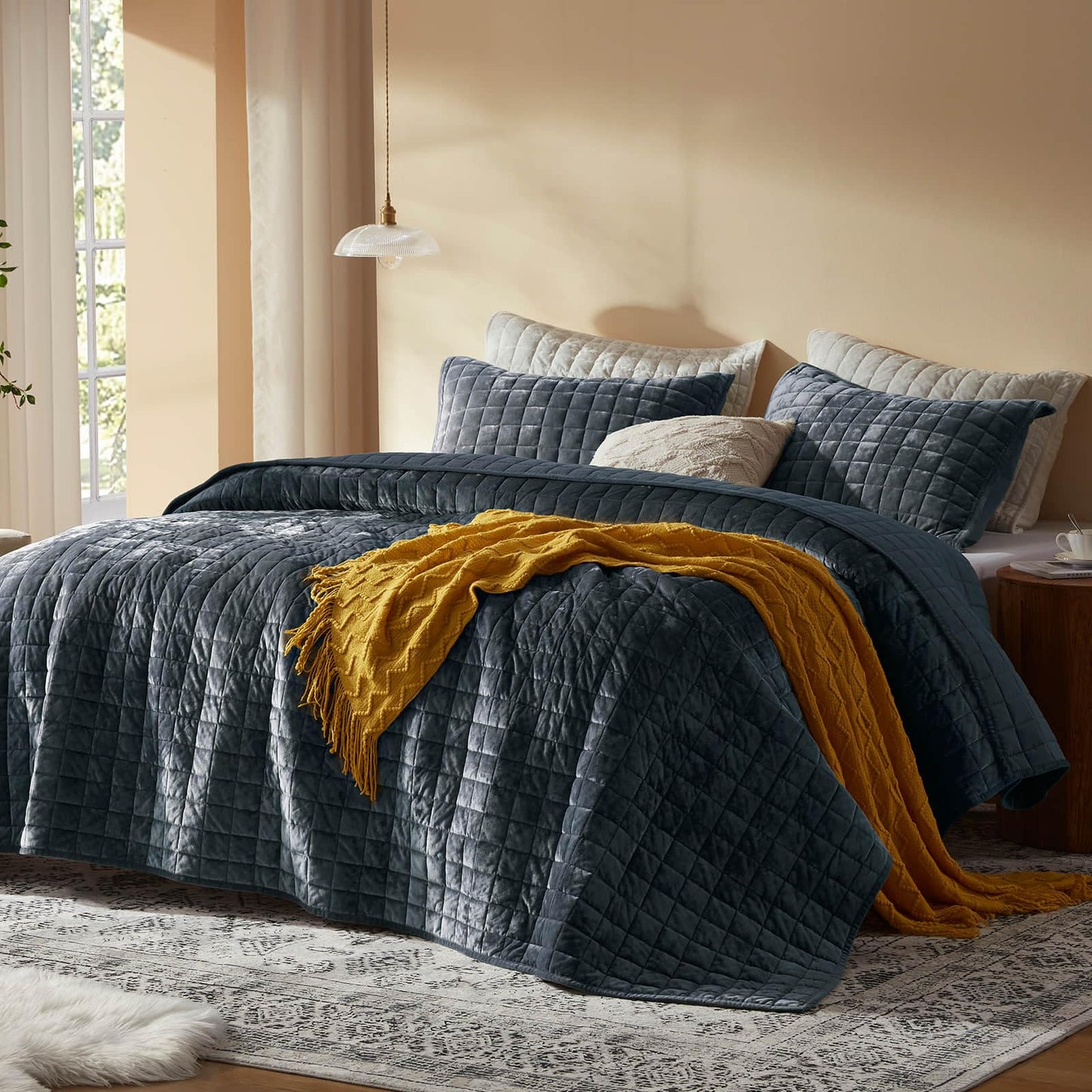 LEAONME Velvet Quilt California King-118''x106'', Lightweight Navy Blue Velvet Comforter Set with 2 Pillow Shams, Soft Oversized Bedspread Coverlet Quilted Bedding Set for All Season