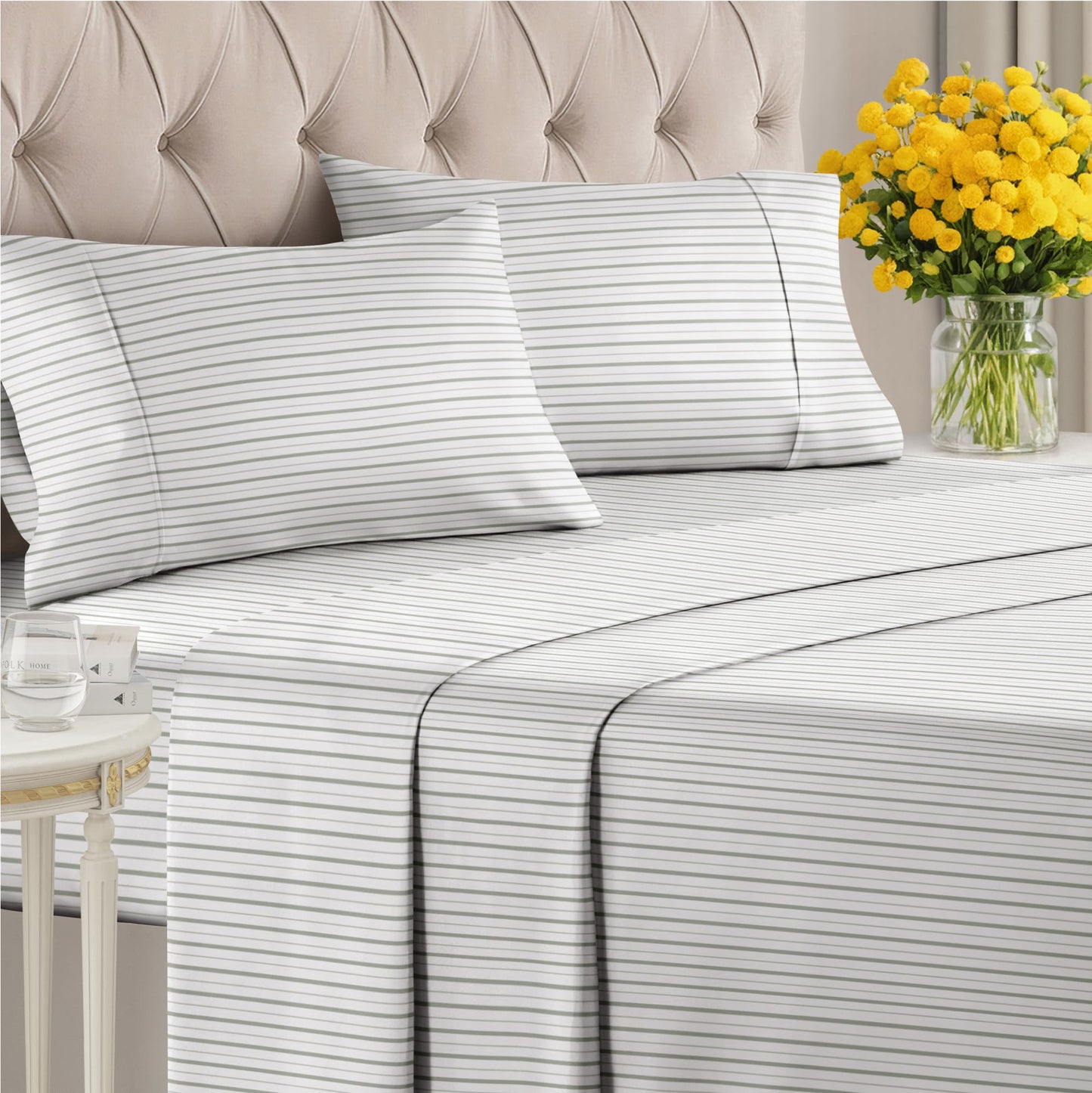 Striped Sheets - Light Grey & White Striped Sheets - 1 Flat & 1 Fitted & 2 Pillowcases w/ Deep Pockets – Wrinkle & Fade Free - Soft, Breathable & Cooling – Luxury Pinstripe Bedding - King Size Bed Set