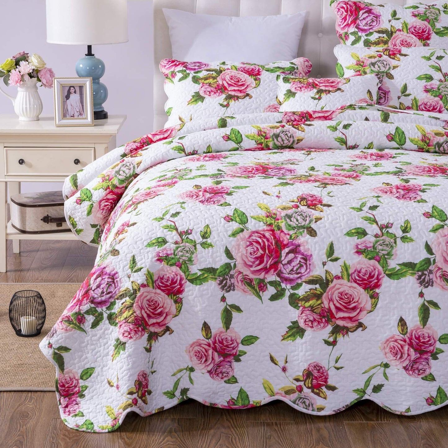 DaDa Bedding Romantic Roses Floral Bedspread Set - Lovely Spring Pink & White Scalloped Colorful Lightweight Breathable - Bright Vibrant Quilted Coverlet w/Pillow Shams - Cal King - 3-Pieces