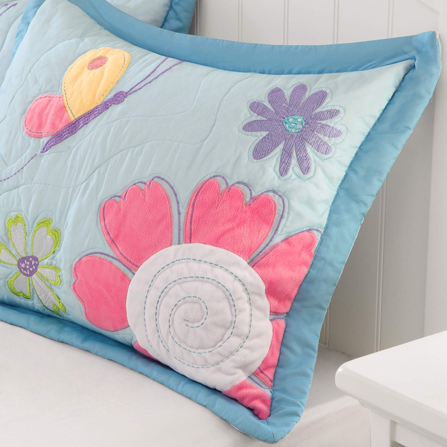 Intelligent Design Kids Crazy Daisy Bedding For Girls Quilt Set - Sky Blue, Pink , Flowers, Butterfly – Kids Girls Quilts – Ultra Soft Microfiber Quilt Sets Coverlet, Full/Queen 4Piece