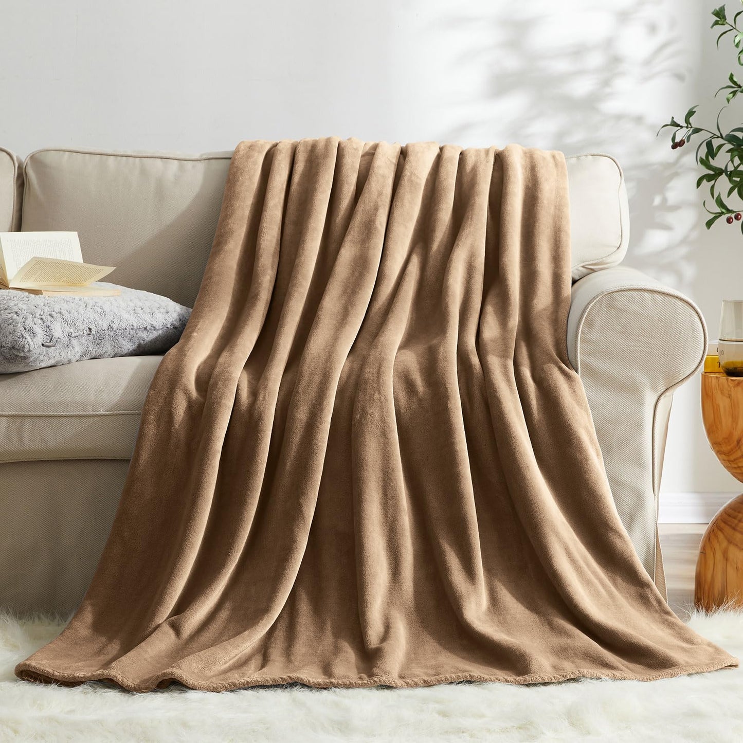 KMUSET Brown Fleece Throw Blanket for Couch - Warm Cozy Soft Lightweight Blankets All Seasons Suitable 50 x 60 inches