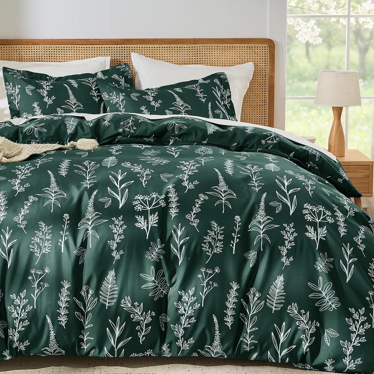 MUXHOMO Duvet Cover Queen Size, Reversible Floral Forest Green Duvet Cover Set with Zipper Closure, 3 Pieces Botanical Patterns Soft Microfiber Bedding Set with 4 Ties (90"x90", 2 Pillow Cases)
