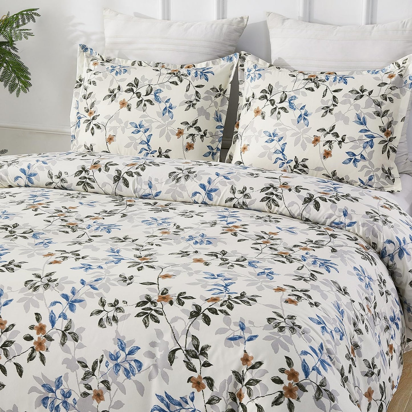 Vaulia Soft Microfiber Floral Duvet Cover King Size, Blue Leaves Botanical Print Pattern, Lightweight and Breathable Reversible Design, 3-Piece Set (1 Duvet Cover 2 Pillow Shams)