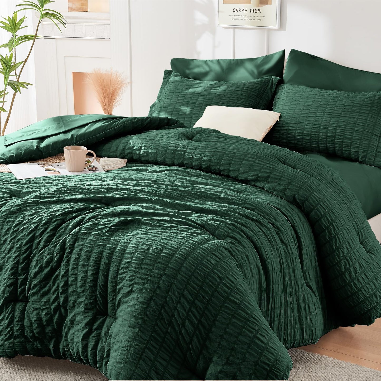 HYMOKEGE Emerald Green Oversized Queen Comforter Set Seersucker 7 Pieces, All Season Luxury Bed in a Bag for Bedroom, Bedding Set with Comforter, Sheets, Pillowcases & Shams