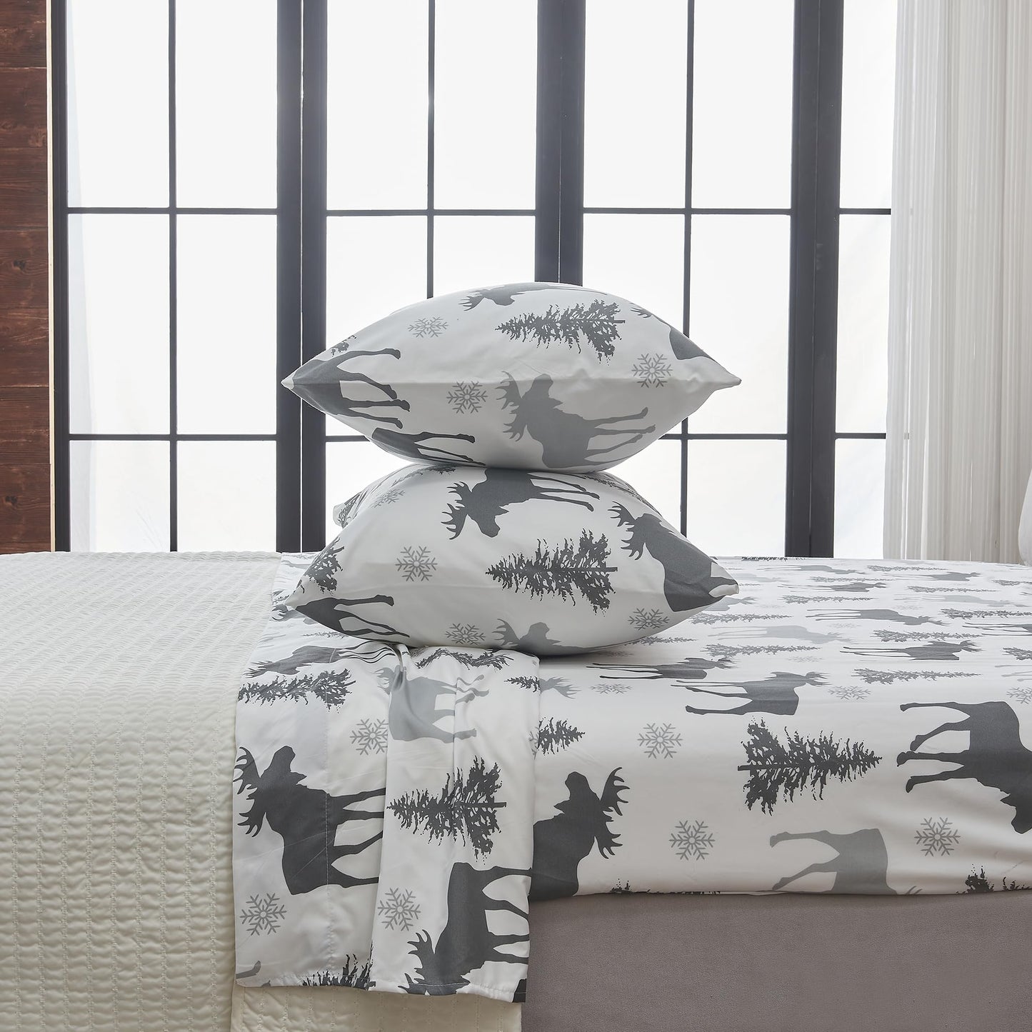Great Bay Home Twin Size Microfiber Sheet Set - 3-Piece Lodge Bed Sheets - Ultra-Soft and Smooth Brushed Microfiber Woodland Decor Bedding (Moose)
