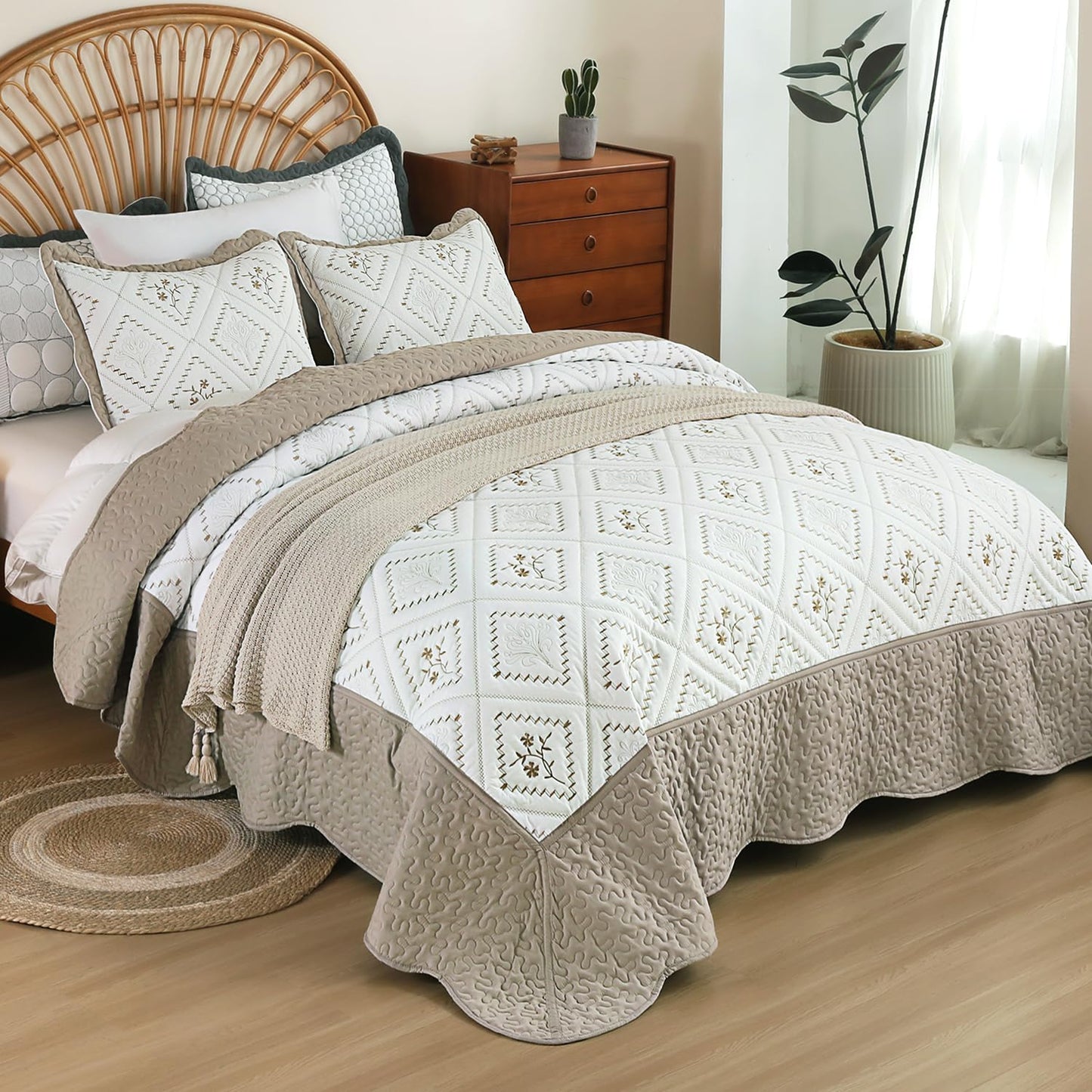 Cmfshape Floral Embroidery Quilt Set,3 Pieces Oversized King Quilt Bedding Set,Classic Diamond Pattern Quilts,Ultra Soft Lightweight Reversible Bedspread Coverlets for All Season(Taupe,120"x120")