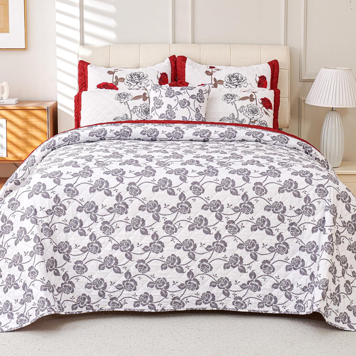 EVENHUG Quilt Queen Size Red Rose Bedding Set Floral Bedspread Lightweight Reversible Bed Cover with 2 Pillow Shams for All Seasons 3 Pieces (92"X96")
