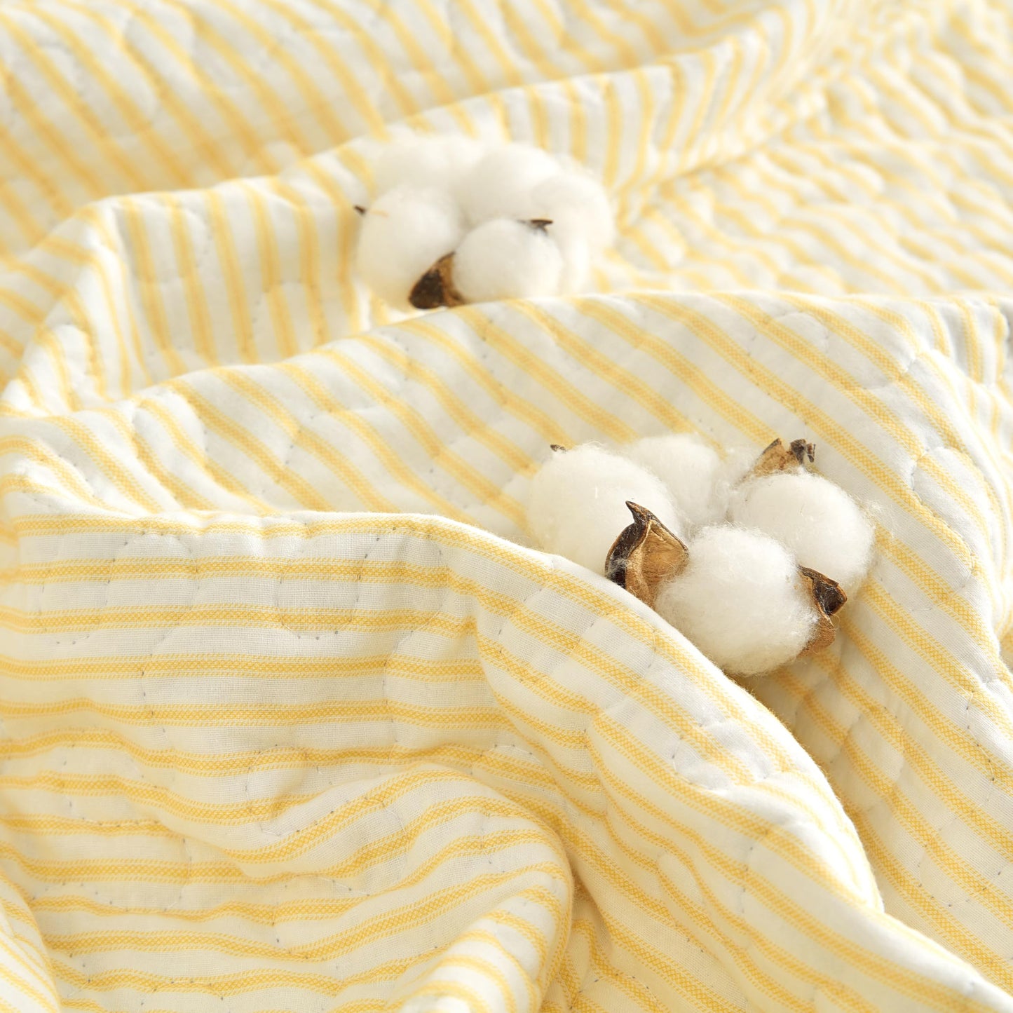 Cinefoso King Size Quilt - 100% Cotton Yellow Striped Bedding Set - Reversible Scallop Quilt Bedspreads- Quilted Modern Farmhouse Coverlets - Lightweight for All Season - Pre-Washed 3-Piece