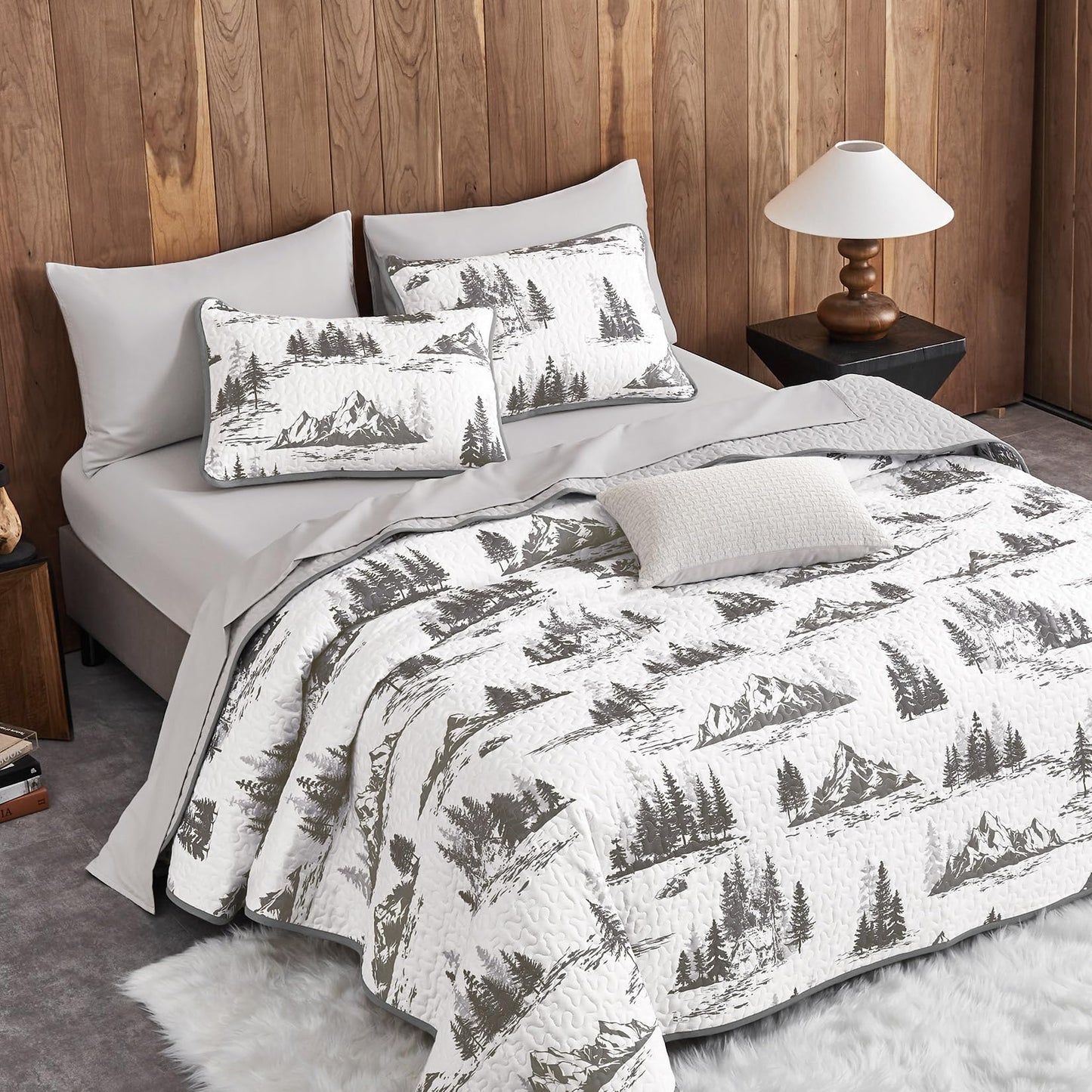 Wake In Cloud - Rustic Quilt Set, Cabin Forest Woodland Camping Theme with Lodge Mountain Print, Reversible Lightweight Bedspread Coverlet, 3 Pieces, Grey White, Queen/Full Size
