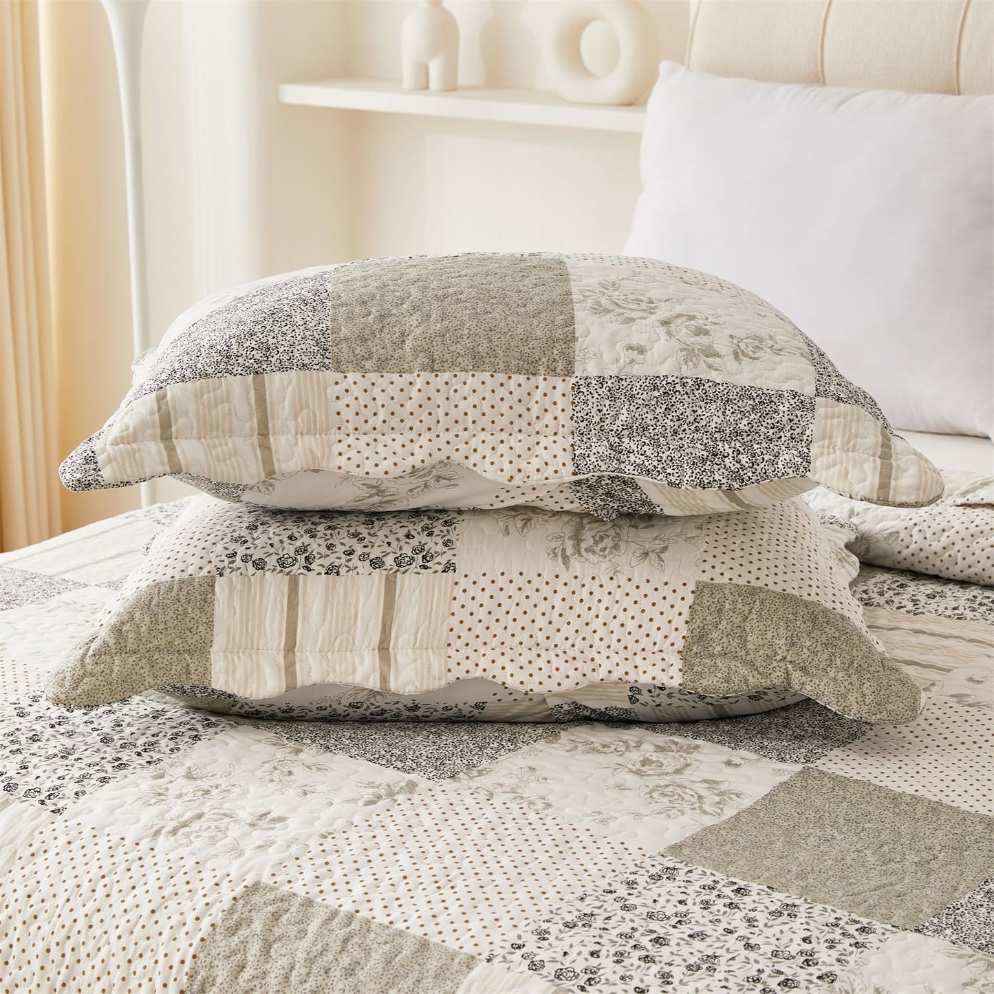 Cmfshape Summer Floral King Quilt Set,Grey Patchwork Quilts King,Reversible Quilted Bedspread with 2 Shams, Vintage Farmhouse Coverlet(Grey, King102 x90)