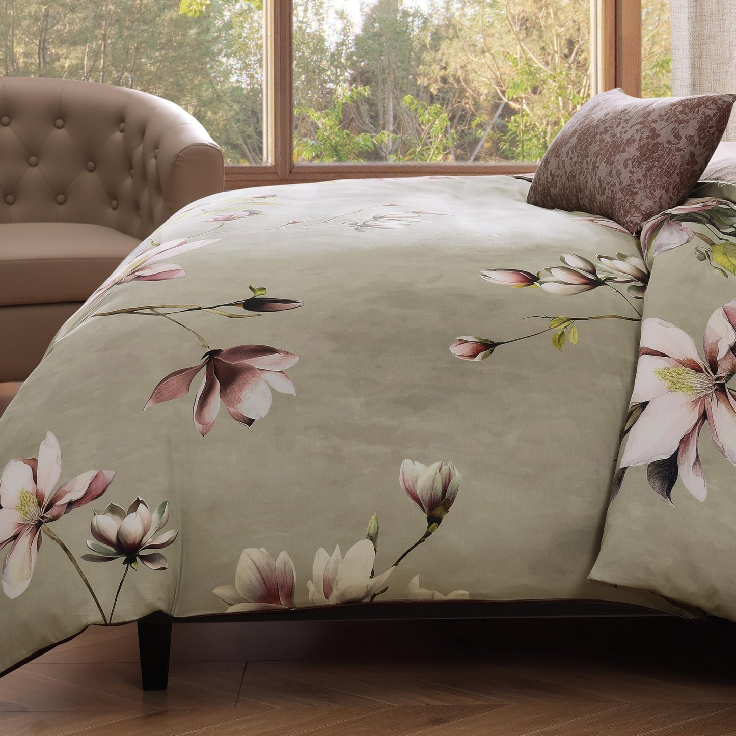 Bebejan Purple Lilies 100% Cotton Sateen 5 Piece Comforter Set, Purple Floral Reversible Bedding Comforter Set, 1 Comforter, 2 Shams & 2 Pillows (King/Cal King)