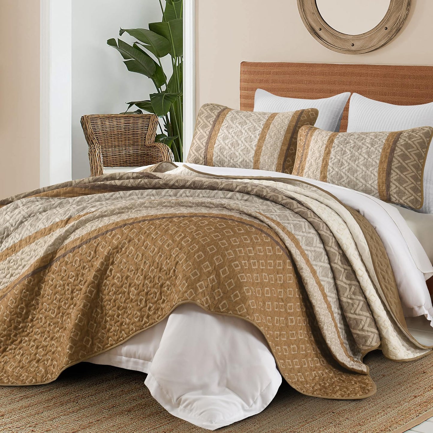 Dinjoy Boho Queen Quilt Set, Striped Bedspread Queen Size, Light Brown Bedding Sets 3 Pieces Micofiber Lightweight Quilts with 2 Pillow Shams Coverlet Bed Sets for Women Men 96''x90''