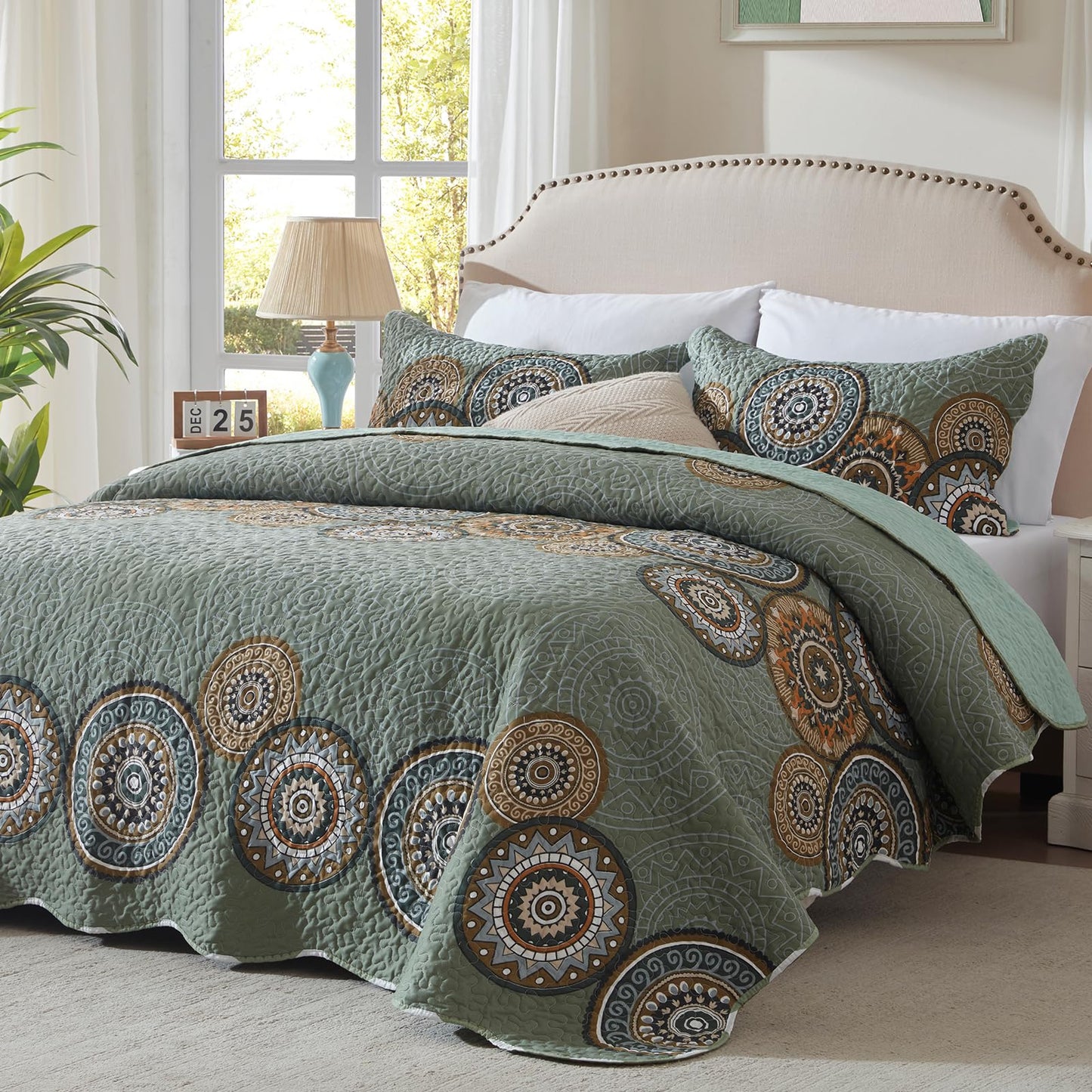 LEAONME 3 Pieces King Size Olive Green Quilt Set Lightweight Oversized Bedspread 98''x106'' Soft Microfiber Floral Coverlet Luxurious Warm Bed Cover for All Seasons (1 Quilt, 2 Pillow Shams)