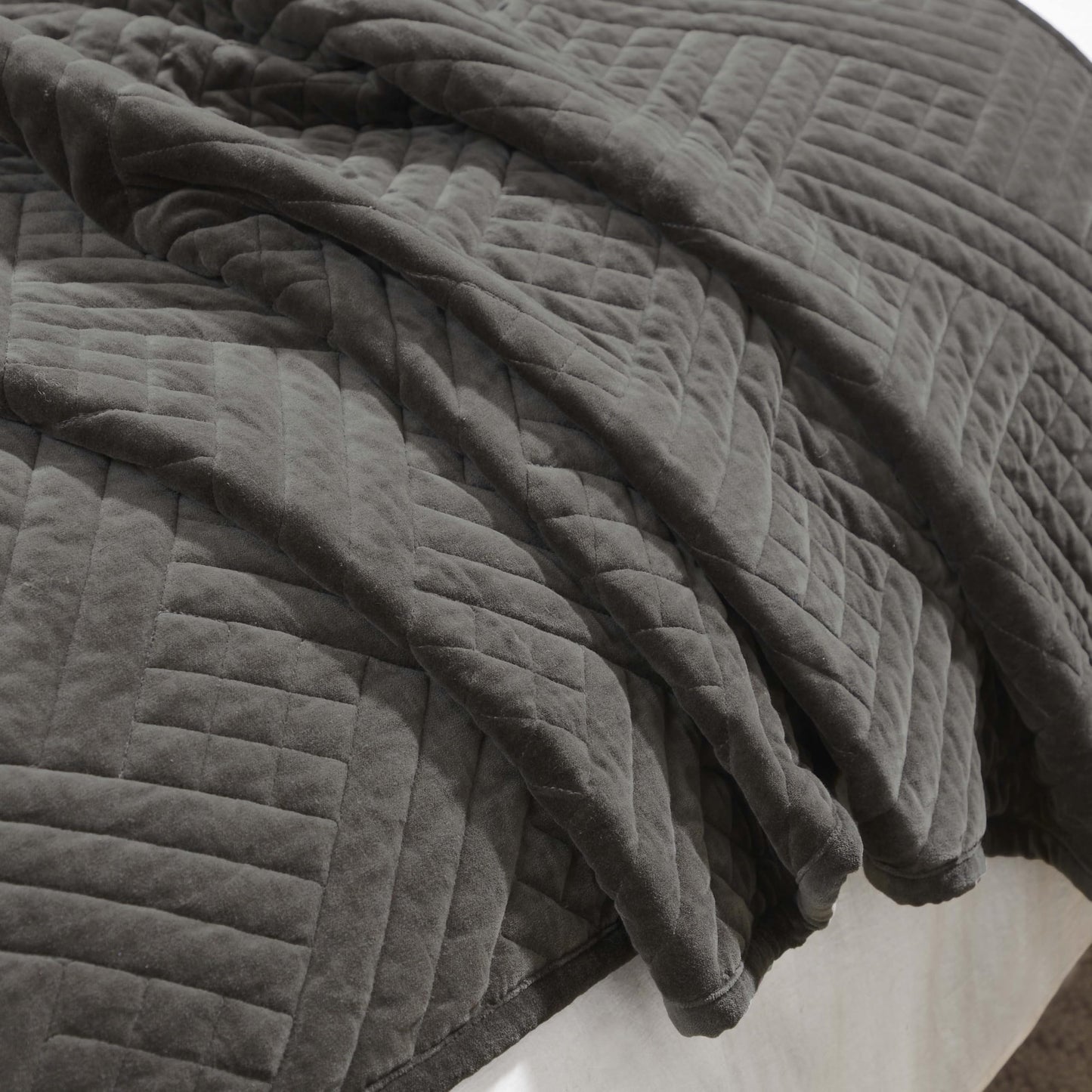 Superior 100% Cotton Velvet 3-Piece Quilt Set, 1 Lightweight Breathable Coverlet, 2 Pillow Shams, Comfy Home Essential Bedding, Cotton Fill, Geometric Aesthetic, Karina Collection, King Size, Grey
