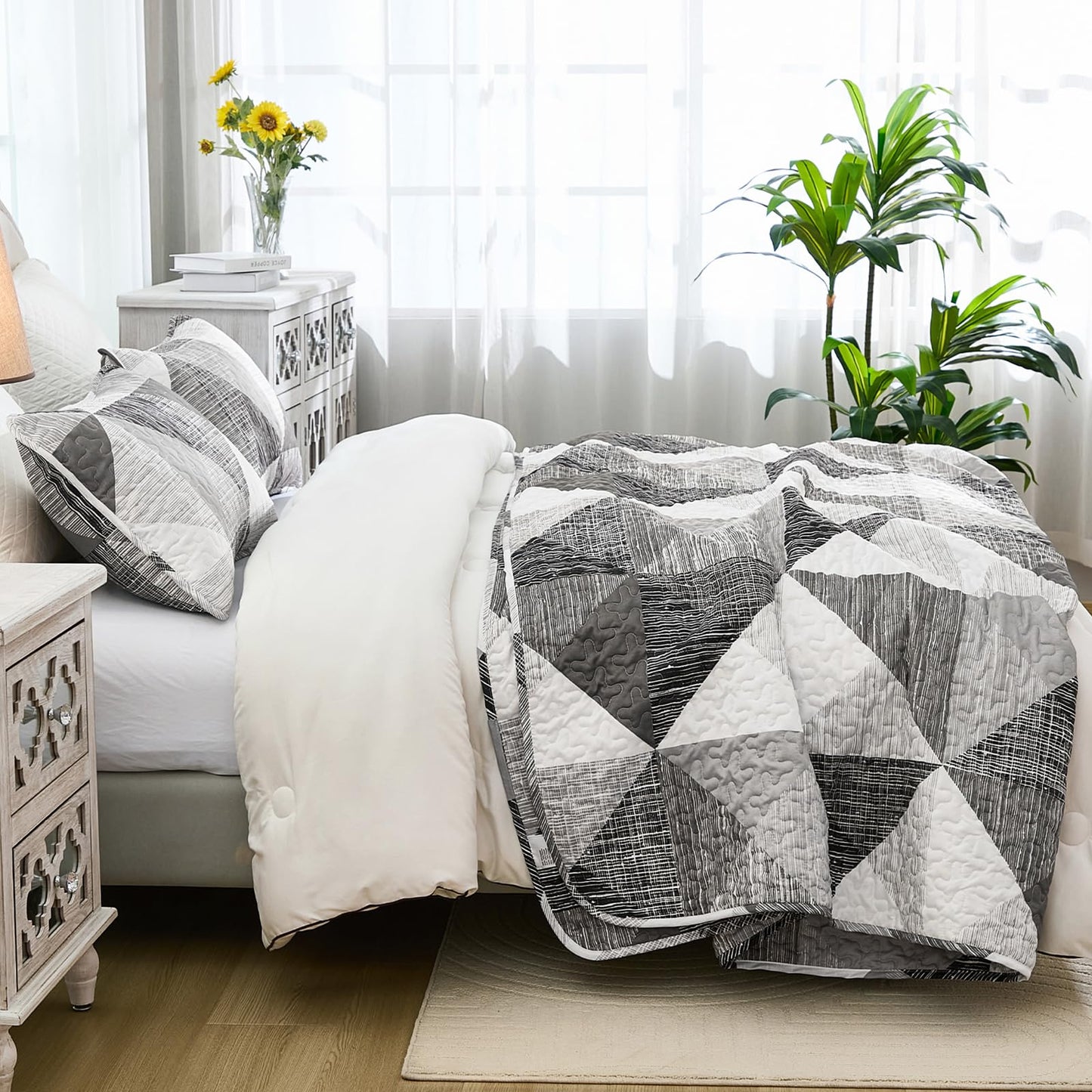Dintszyayue Quilt Queen Size Grey, 3 Pieces Patchwork Bedspread Bedding for Queen Size Bed, Soft Lightweight Microfiber Geometric Coverlet Set for All Season Quilt with 2 Pillowcases