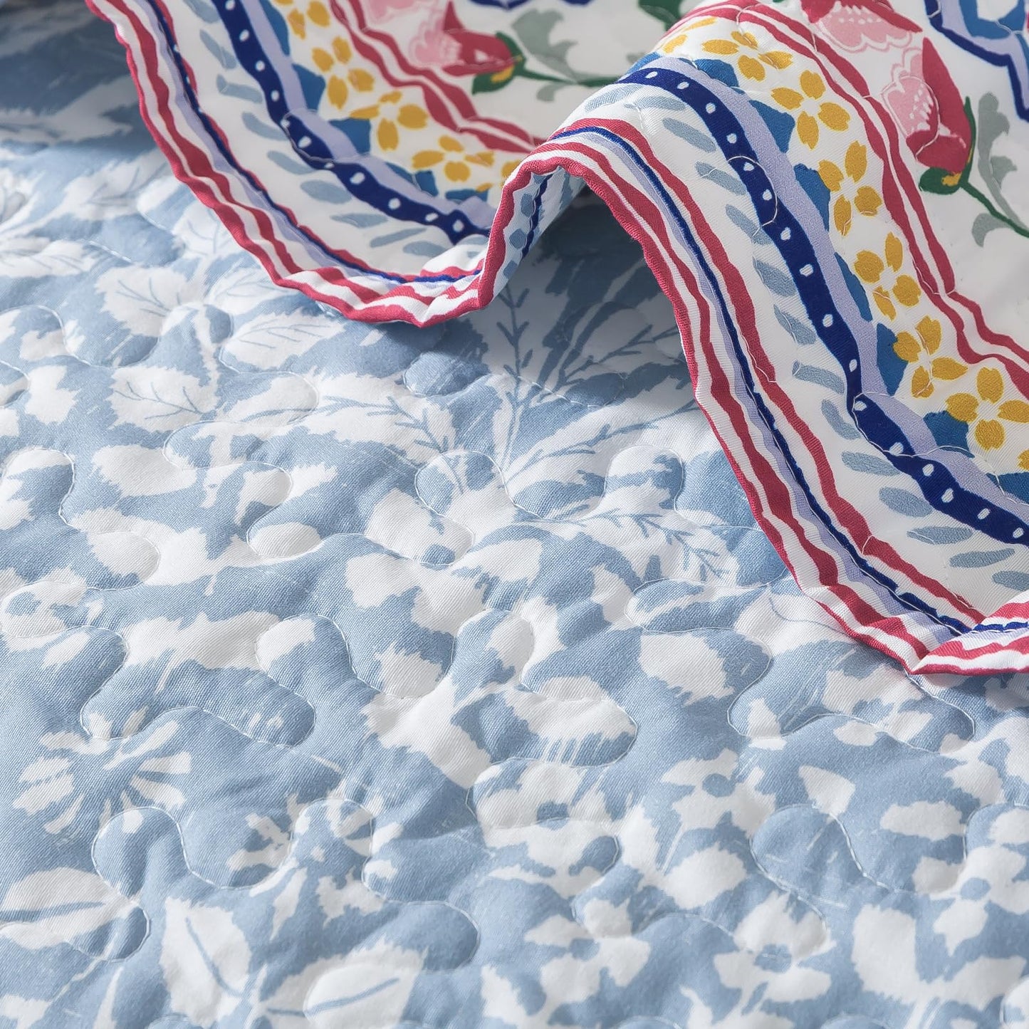 Etwel Lightweight Queen Size Quilt Set - Breathable Reversible Cotton Bedspread for Hot Sleepers, Farmhouse Floral Bedding Set with 2 Pillow Shams for All Season (90"x98", Light Blue Geometric)