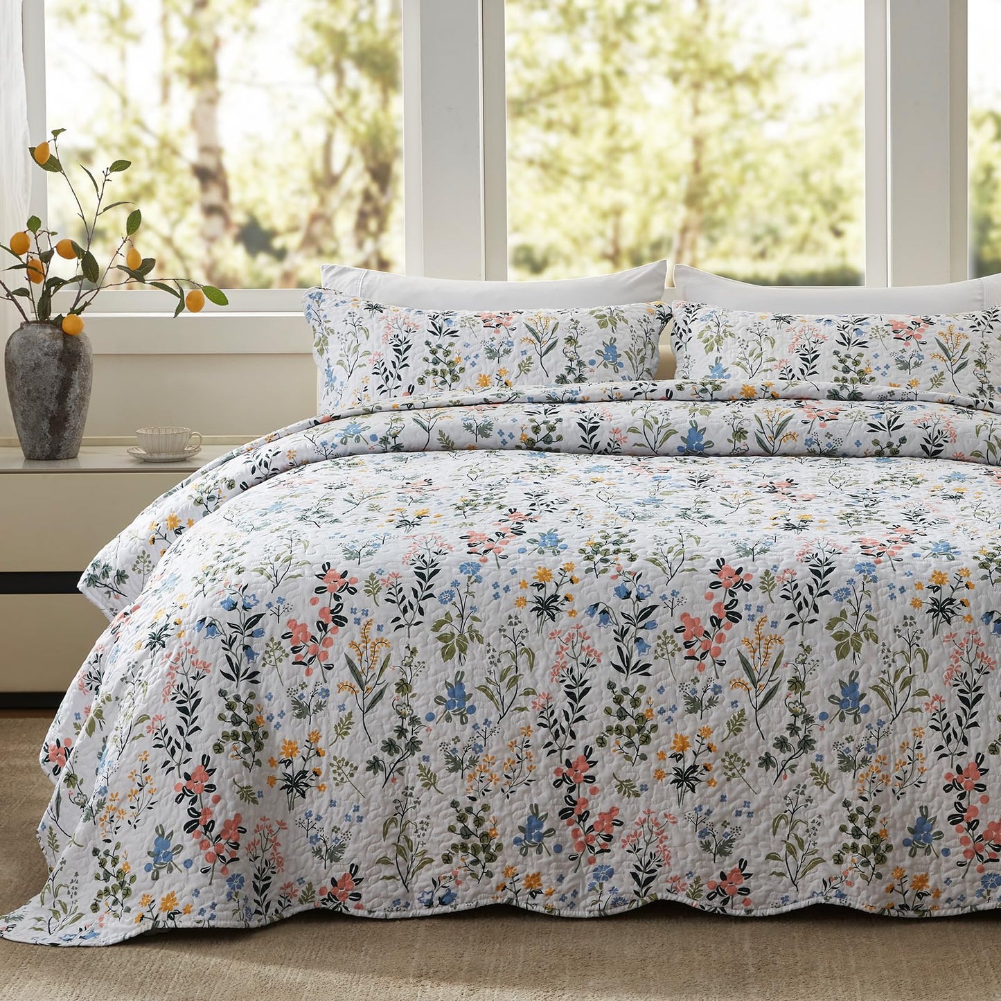 LEAONME 3-Piece King Size Quilt Set Lightweight Bedspread Coverlet 98''x106'' Garden Style Floral Printed Oversized Bedding Set with Shams for All Season