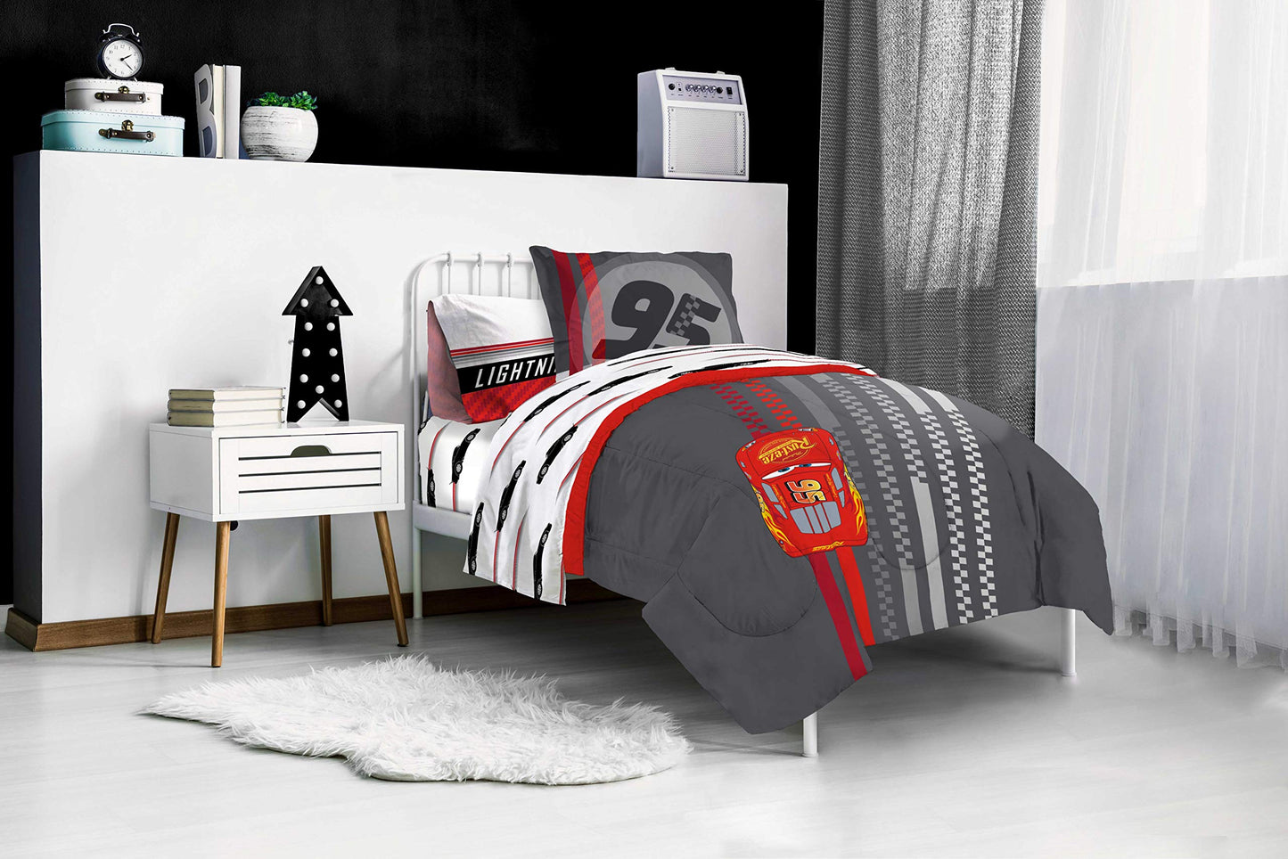 Jay Franco Disney Pixar Cars 5 Piece Twin Comforter Set - Comforter, Sheets & Sham with Lightning McQueen Kids Bedding, Super Soft Fade Resistant Microfiber, Machine Washable, (Official Disney Pixar)