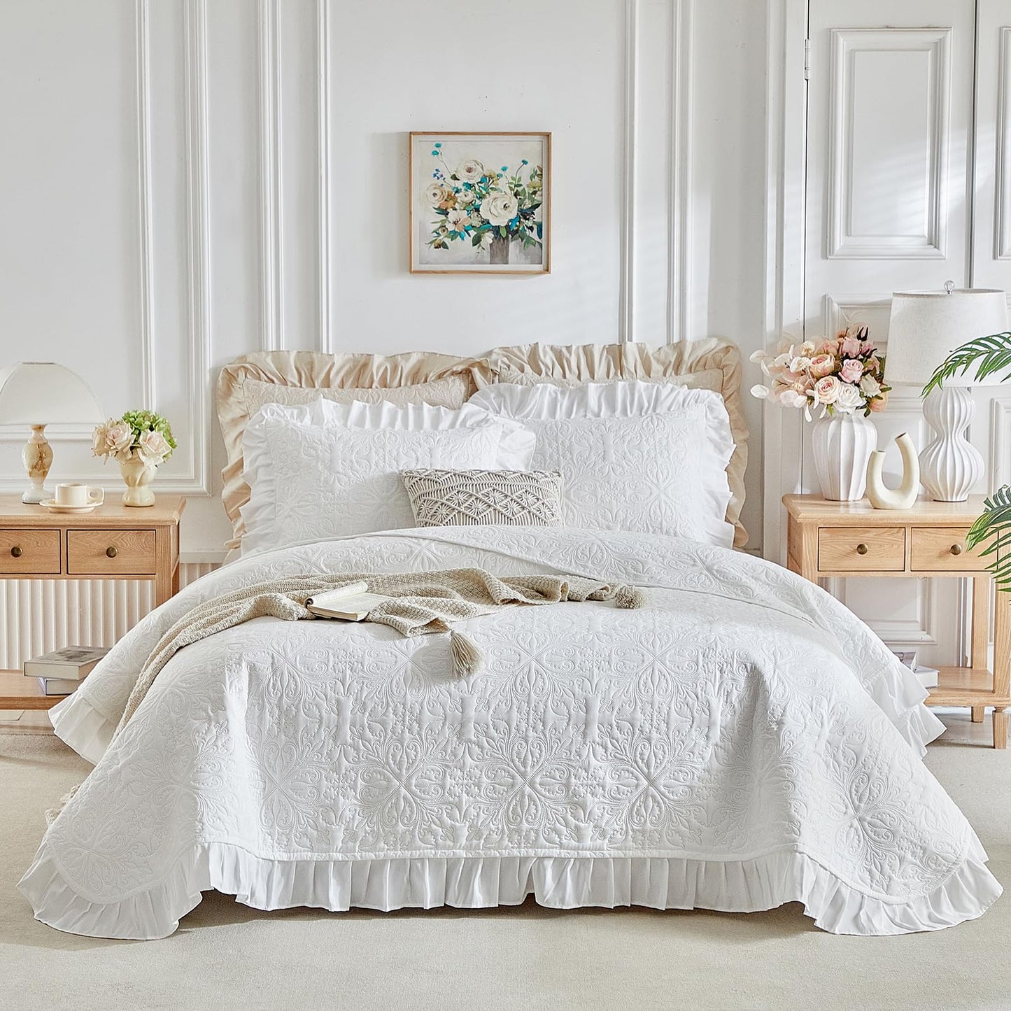 Ruffles Quilt Set Queen Size 96 * 96in - 3 Pieces Solid Shabby Chic Farmhouse Ruffled Bedding Rustic Coverlet Lightweight Fluffy Summer Oversized Bedspread with Shams for Women Men White