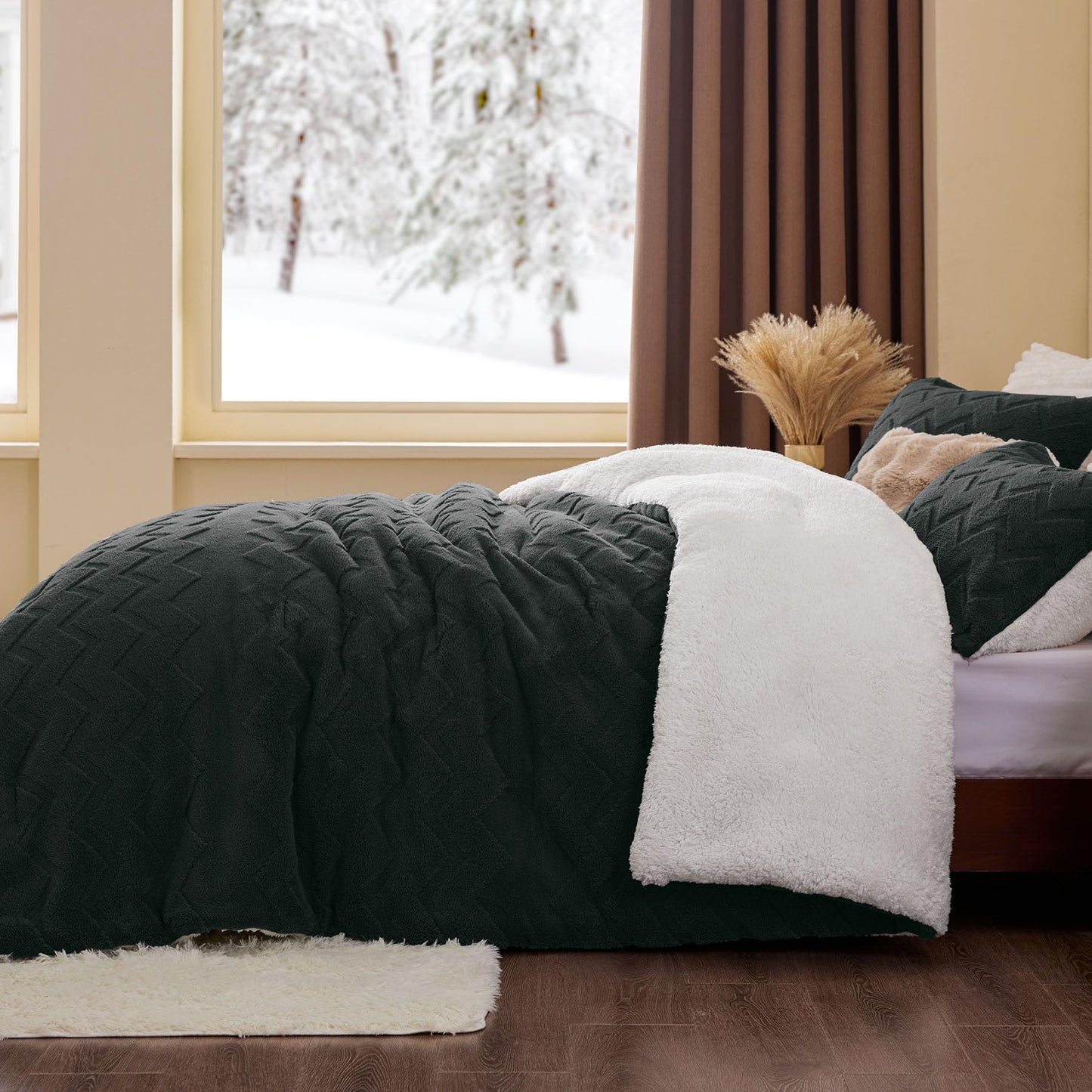 BEDELITE Fluffy Queen Comforter Set - Super Soft Sherpa Black Comforter for Queen Size Bed, Luxury Warm Bedding Set for Winter, Fuzzy Bed Set 3 Pieces (1 Comforter, 2 Pillowcases)