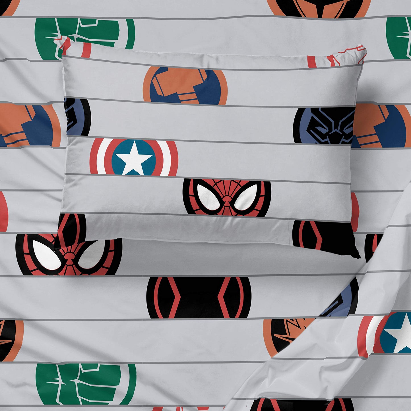 Jay Franco Marvel Avengers 5 Piece Twin Comforter Set - Bed in a Bag with Captain America, Hulk, Iron Man, Thor - Super Soft Fade Resistant Microfiber Kids Superhero Bedding (Official Marvel Product)
