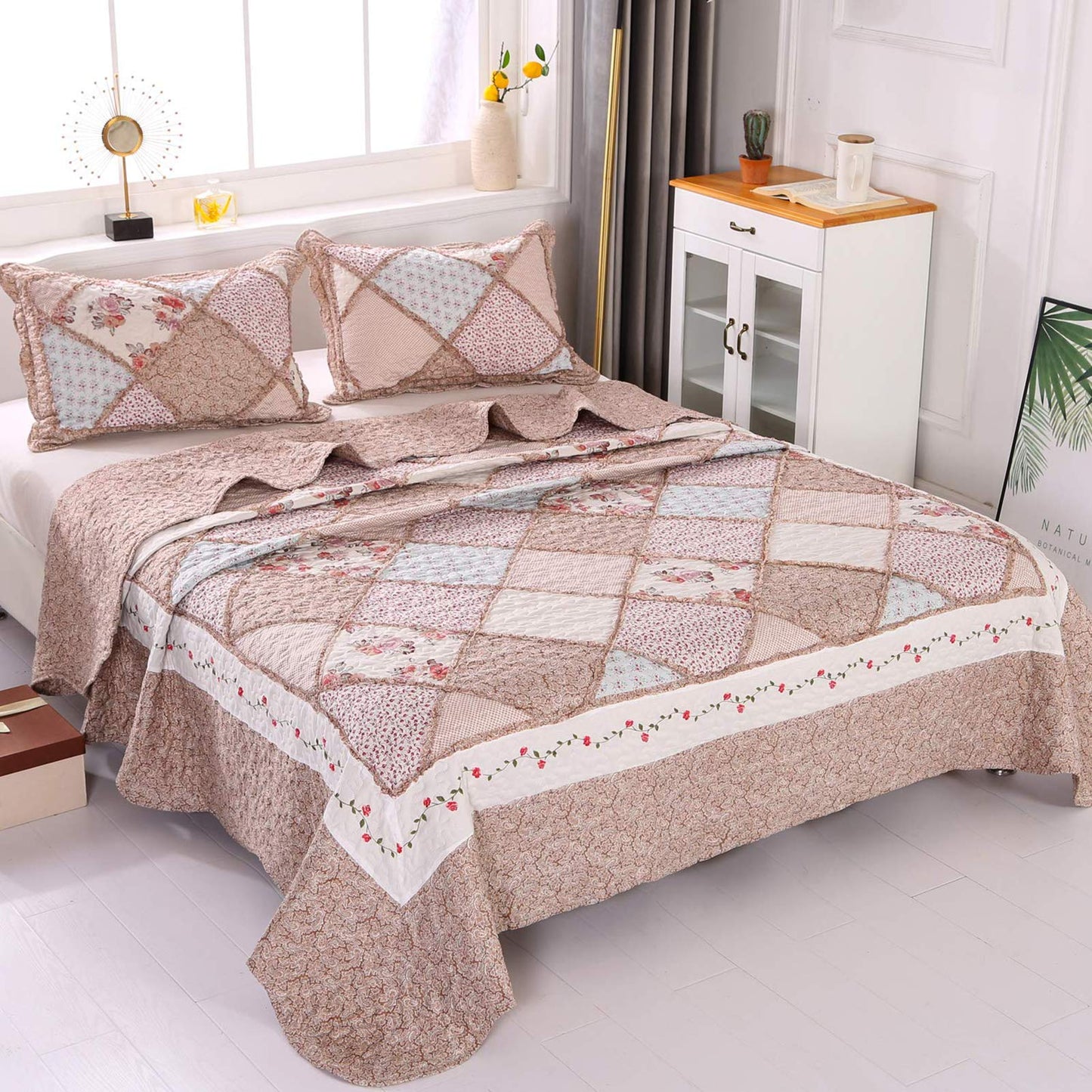 VIVILINEN Queen Size Quilt Set 3-Piece Light Pink Floral Patchwork Reversible Quilted Bedspread Coverlet Set Lightweight Comforter Bedding Set Bed Sheet Set Cover Blanket with 2 Pillow Shams