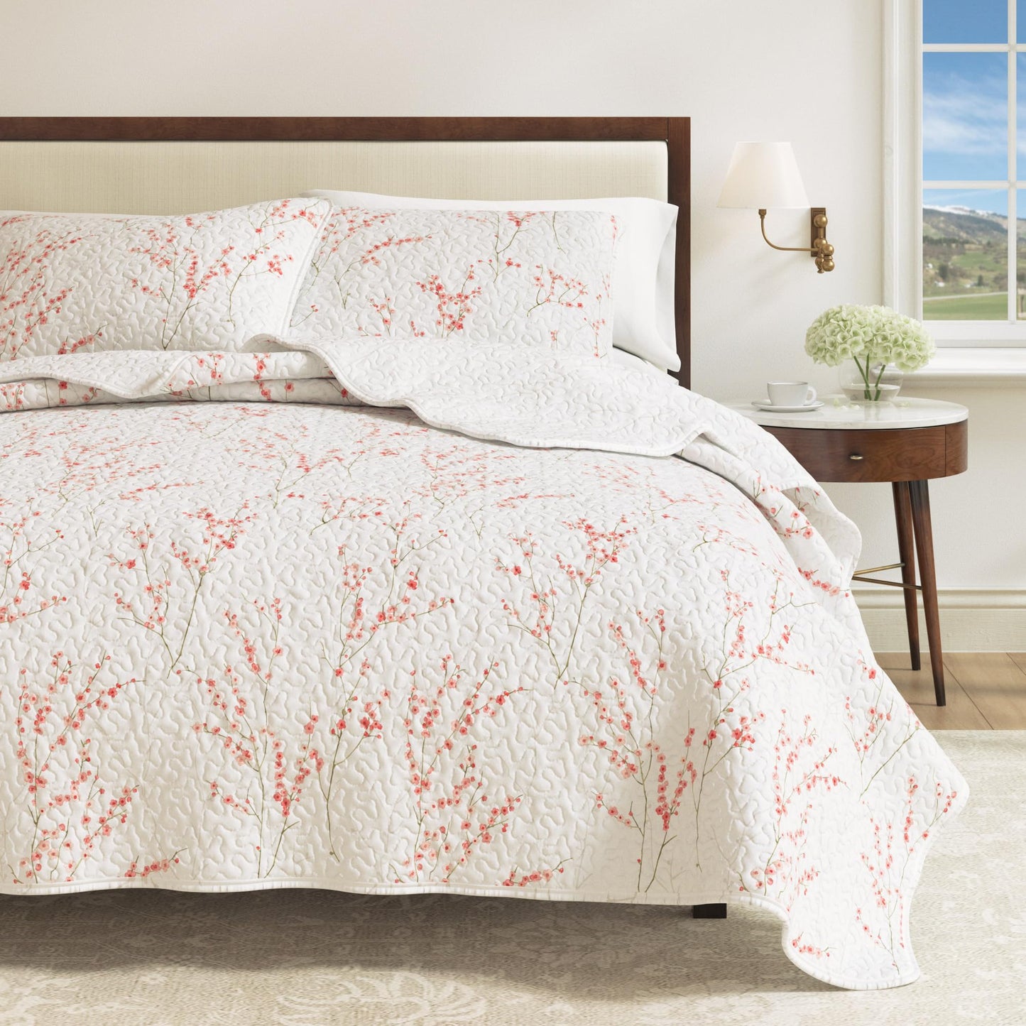 Great Bay Home Floral Quilt Set - 3-Piece King/California King Size Spring Bedding Set - Lightweight, All-Season, Reversible Bedspread (Cherry Blossom).