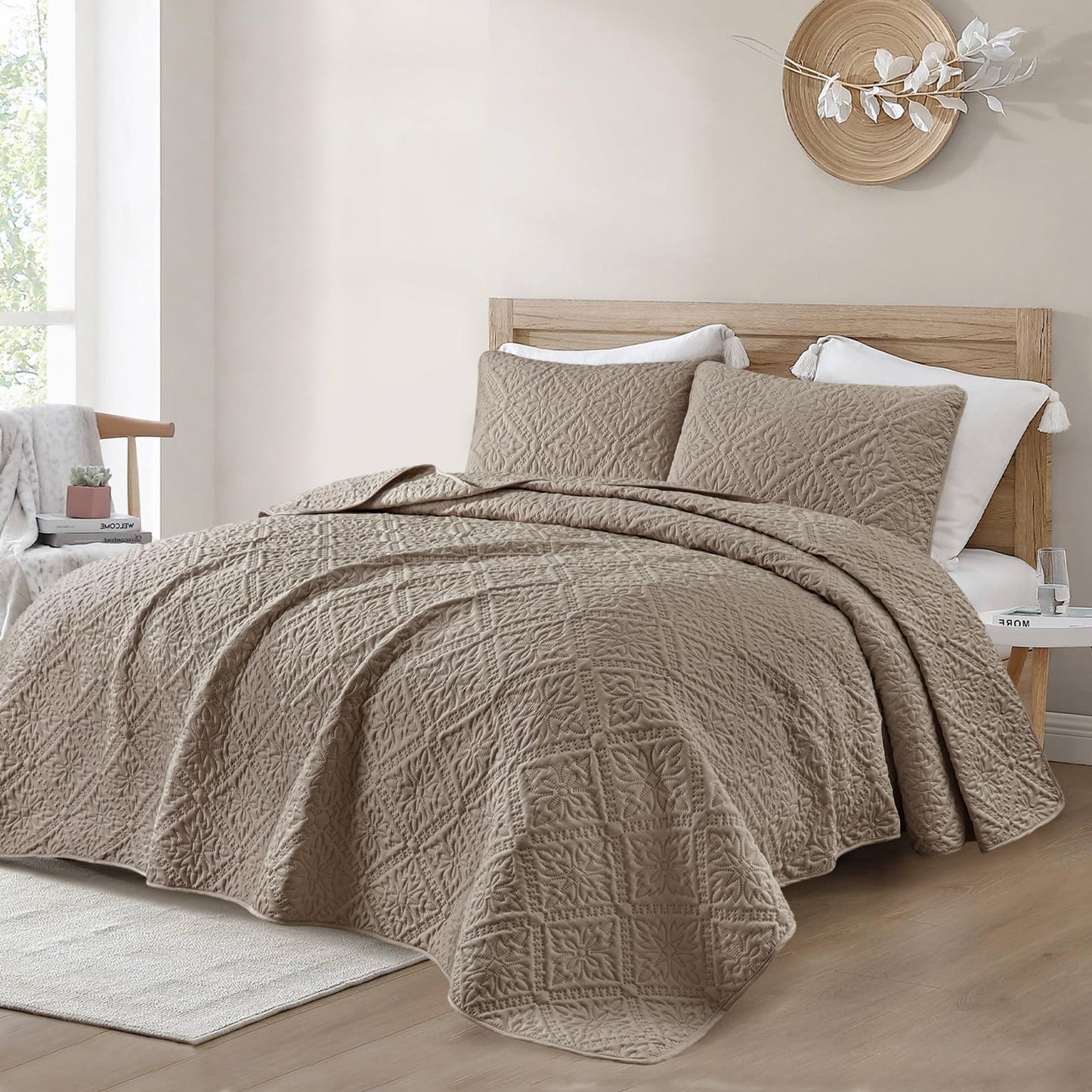 Exclusivo Mezcla King Quilt Bedding Set, Lightweight Soft Bedspreads Coverlets with 2 Pillow Shams, Modern Taupe Oversized Quilts King Size for All Seasons