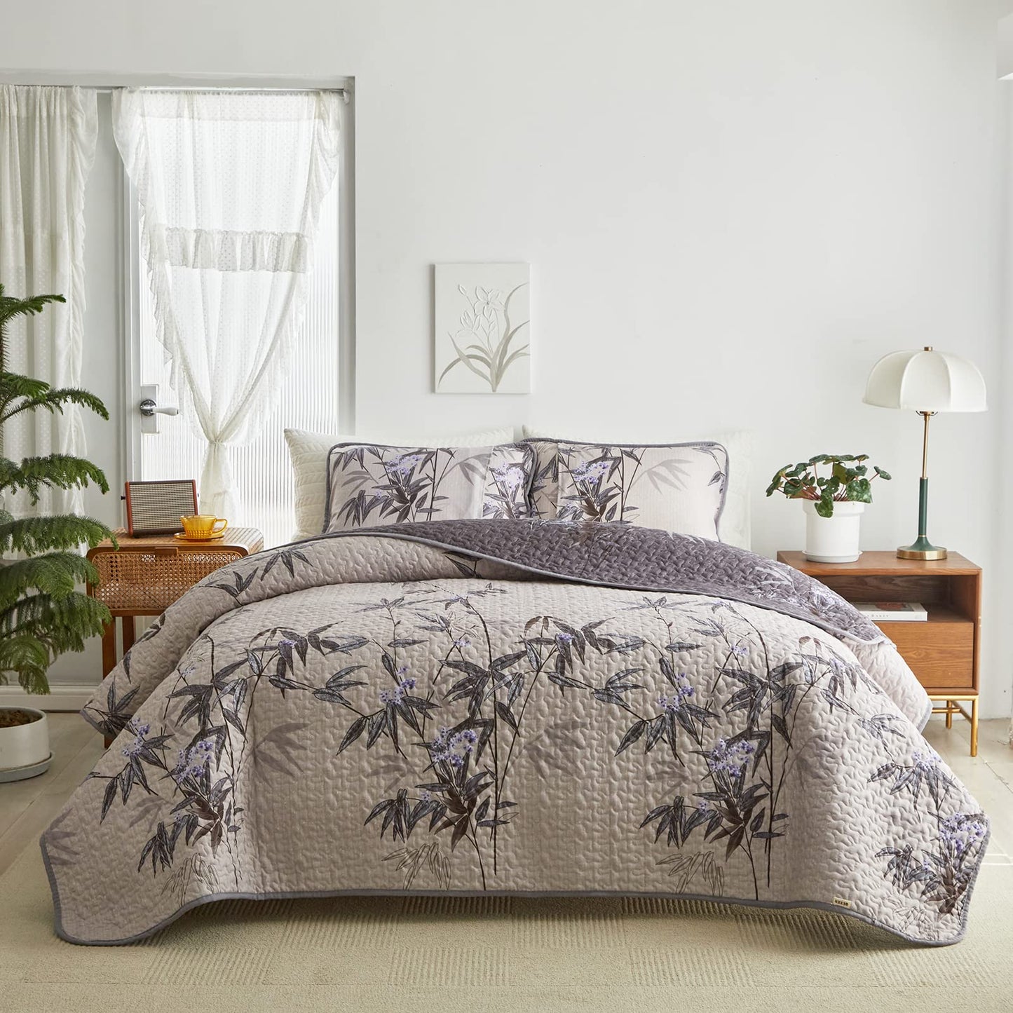 Flysheep Quilt Set 3 Pieces King Size, Black Leaves Botanical Design Reversible Bedspread Coverlet Set, Soft Microfiber Lightweight Bed Cover for All Season (102" x 90", 1 Quilt+ 2 Pillow Shams)