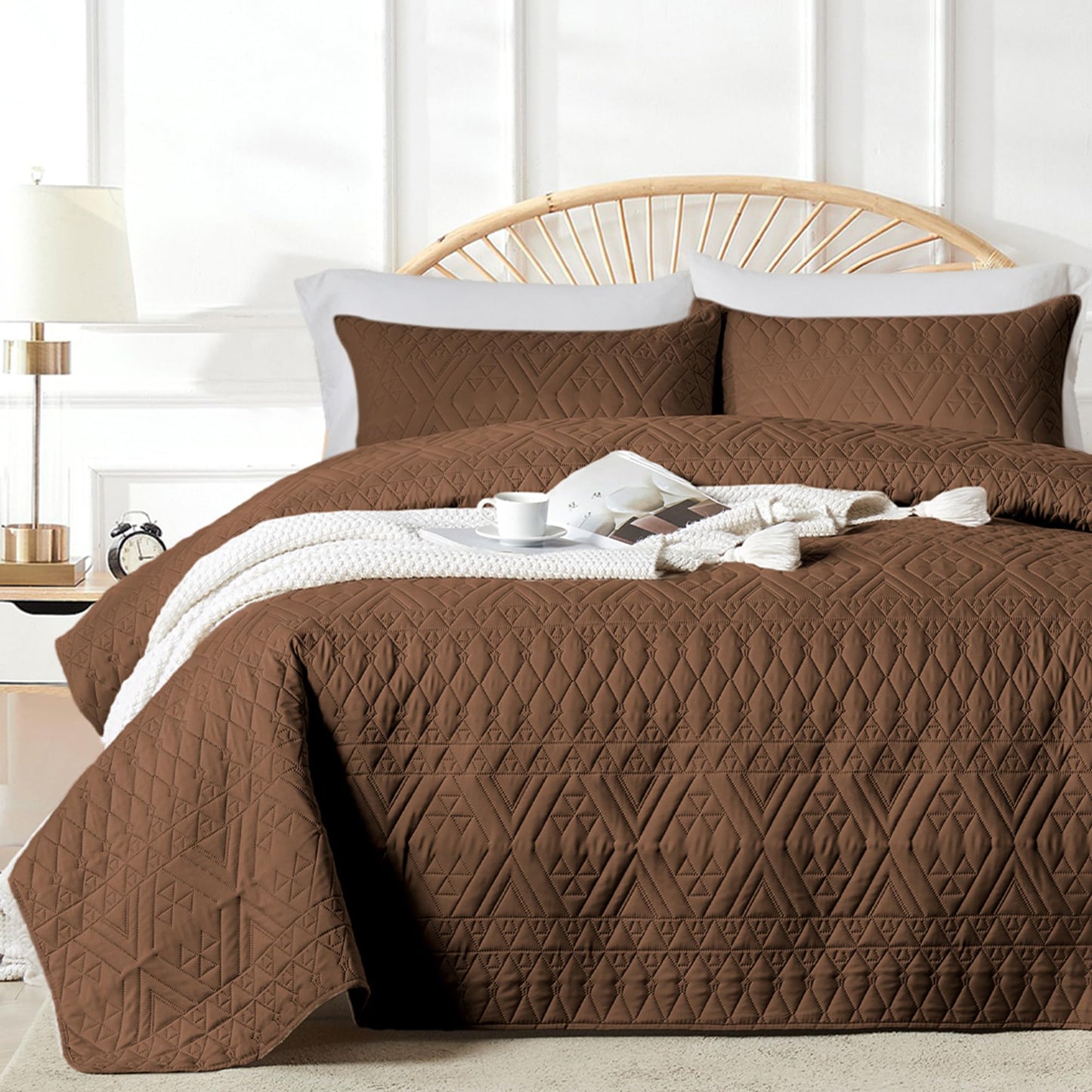 akkialla Full/Queen Size Quilt Bedding Set,Brown Lightweight Microfiber Soft Bedspread,Modern Style Geoetric Pattern Coverlet Set for All Seasons,3 Piece(1 Quilt,2 Pillow Shams)
