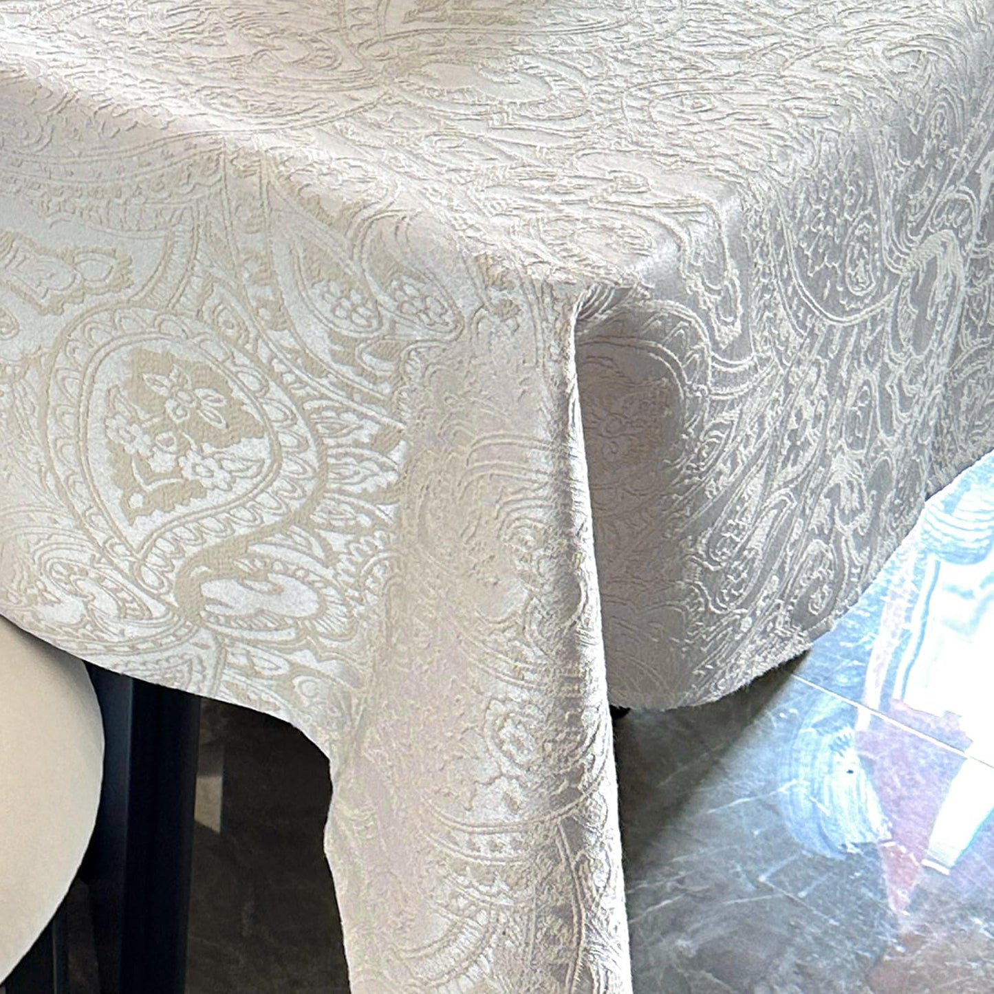 ZIWUROAD Jacquard Rectangle Tablecloth, Floral Design Thick Kitchen Dining Table Cloth, Waterproof Wrinkle Free Decorative Fabric Table Cover for Outdoor and Indoor, 84x60 Inch Milky White