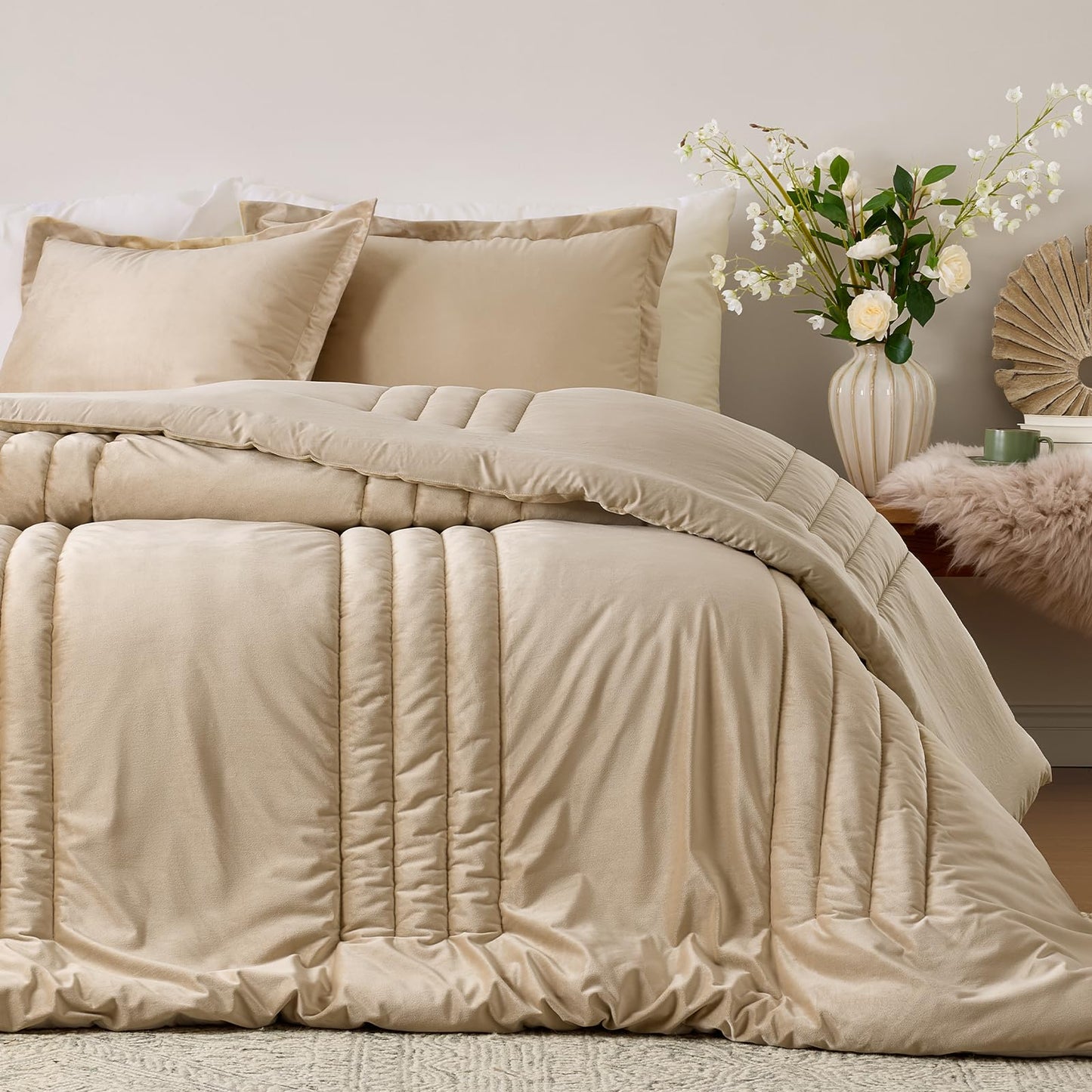 MUSSEL Bedding Comforter Set Queen Size 3 Pieces-Neutral Beige Champagne Striped Lightweight Bedroom Comforter Queen Size,Soft Velvet Bed Set for All Seasons with 2 Shams