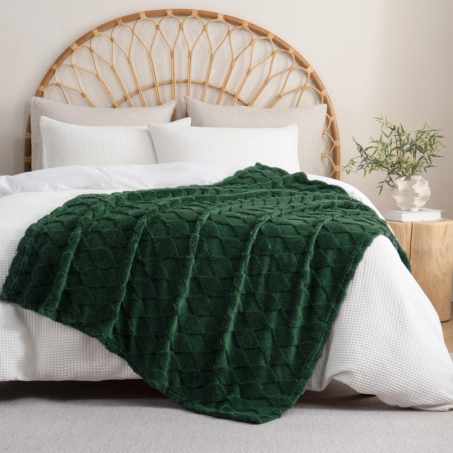 GreenThrow Blanket for Couch Sofa Bed 60x80 inches,Fleece Blankets Microfiber Flannel with Diamond Checkered Pattern Lightweight Plush Soft Cozy Gifts for Women Mom Girls