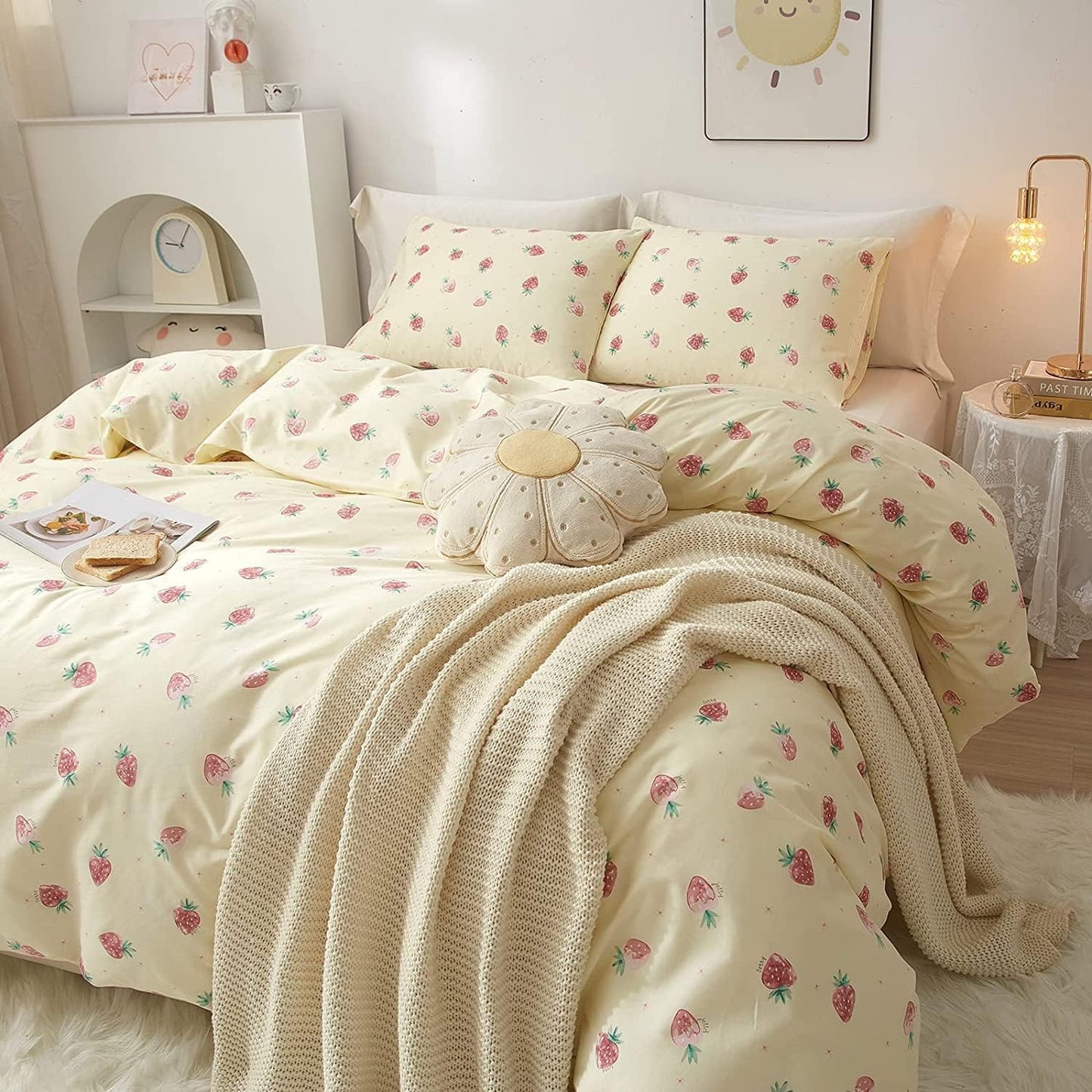 LifeTB Girls Strawberry Comforter Set Queen Cute Kids Fruit Bedding Set Beige Cream Strawberry Pattern Kawaii Comforter for Teens Boys Soft Fluffy Queen Comforter Set with 2 Pillowcases