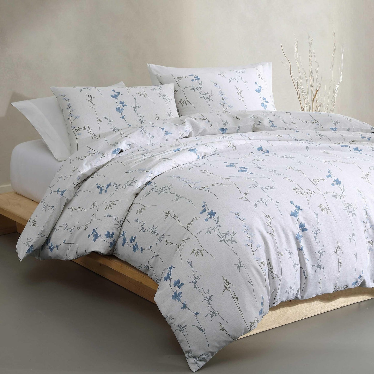 Calvin Klein - King Comforter Set, Cotton Floral Bedding with a Naturally Soft Feel, 3 Piece Bed Set with Matching Pillowcases (Wildflower Beige)